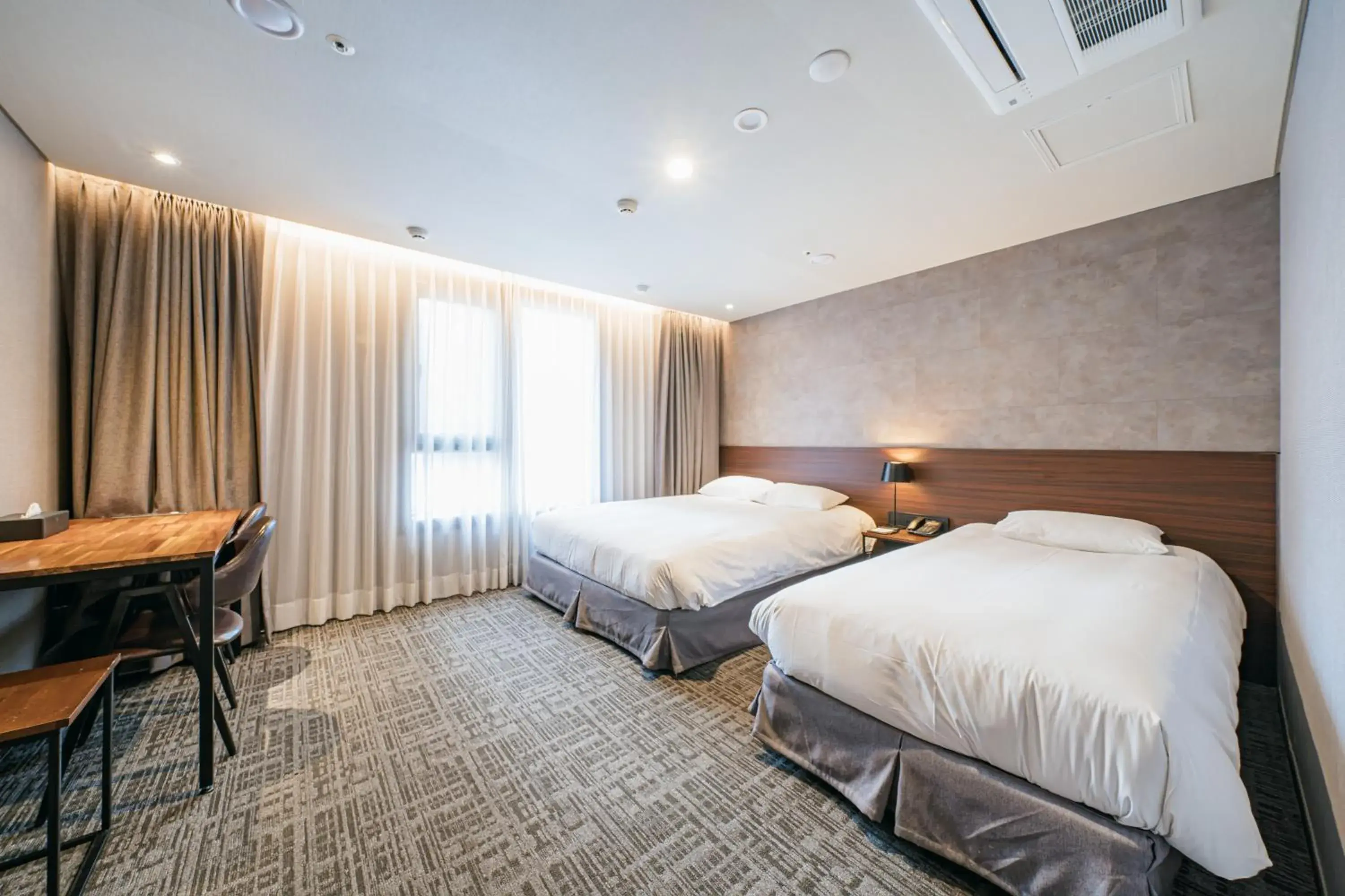 Photo of the whole room, Bed in Hotel With City Photo of the whole room, Bed in Hotel With City