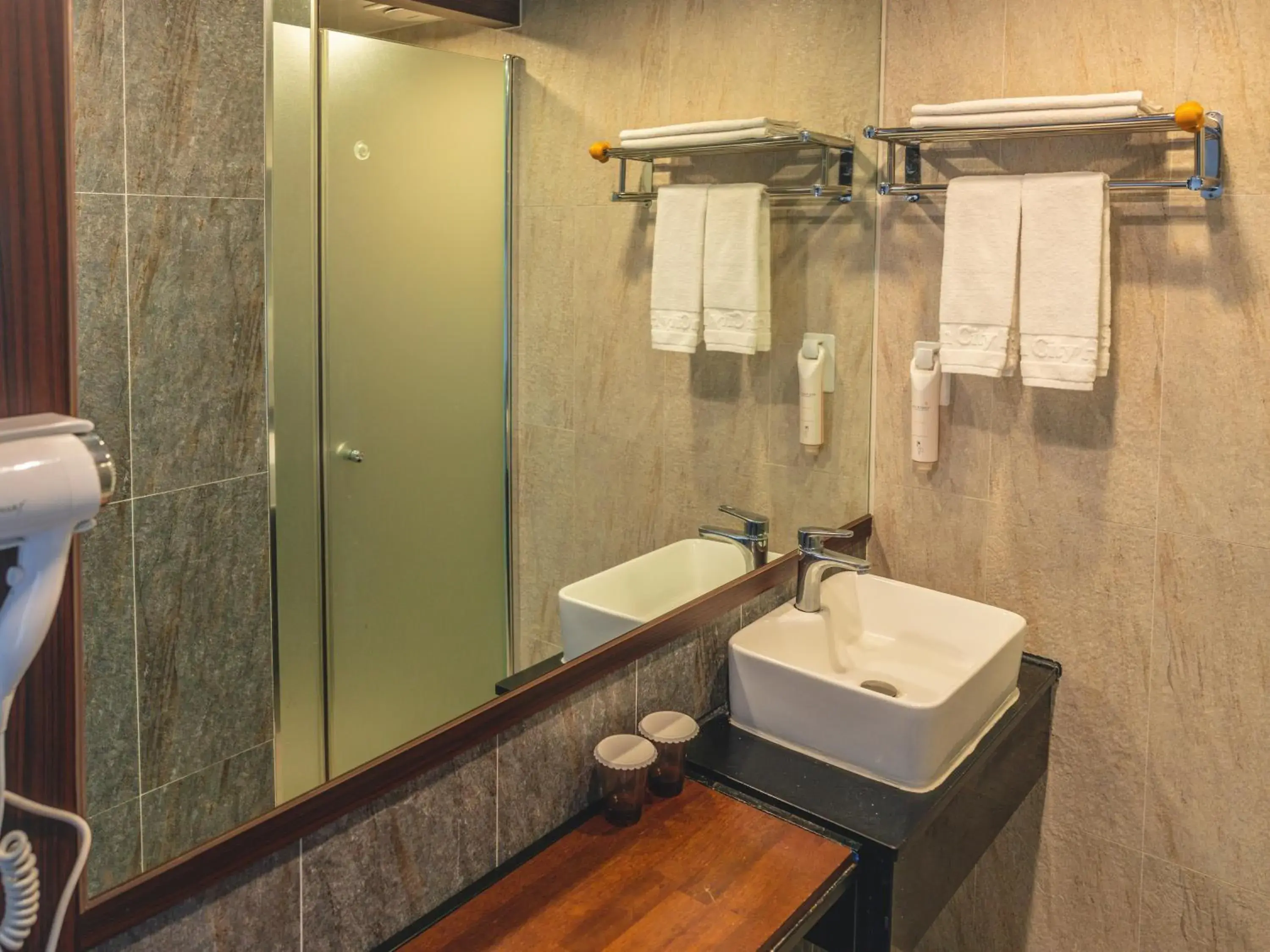 Hotel With City Hotel With City