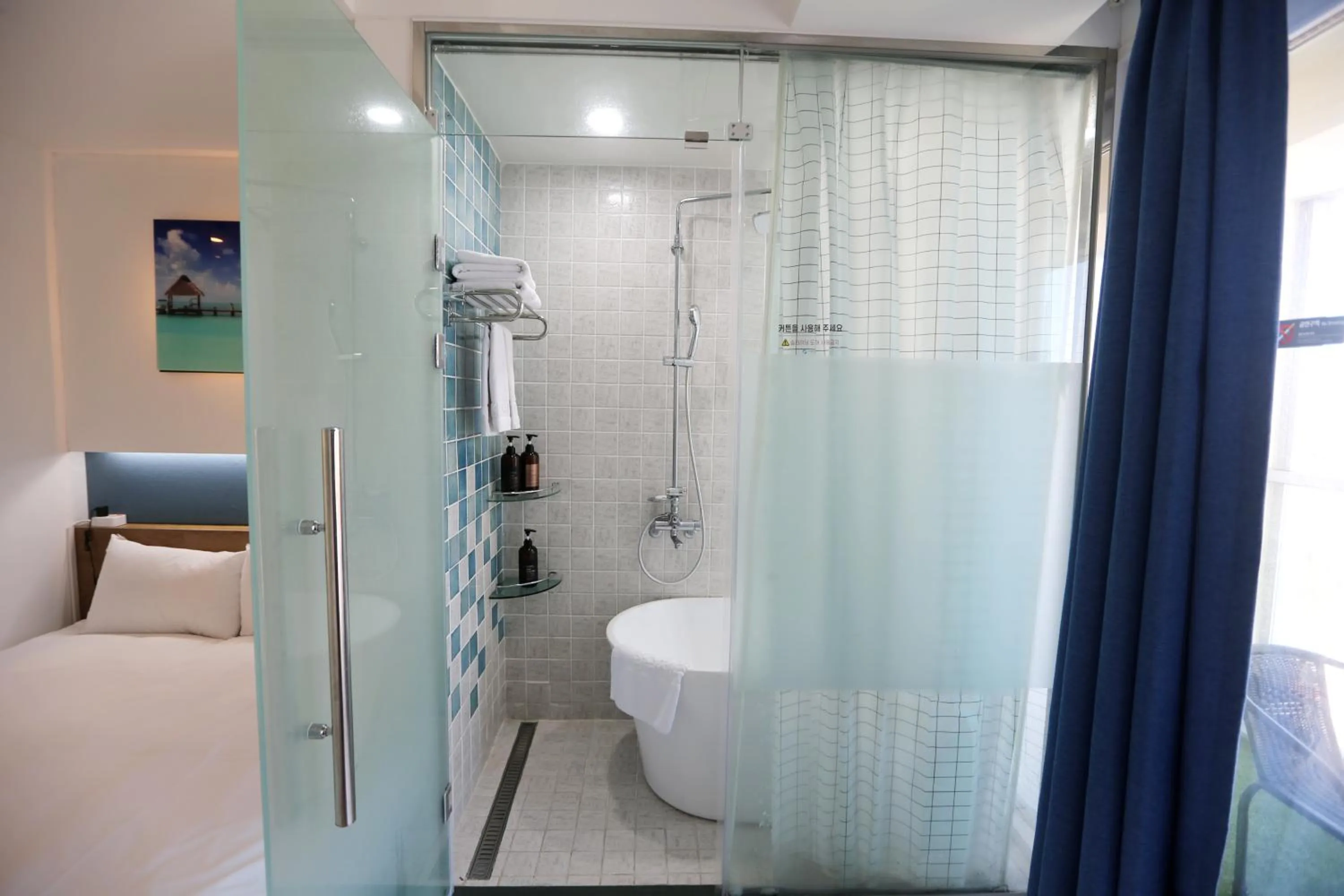 Shower in Hamdeok Beach Stay Jeju