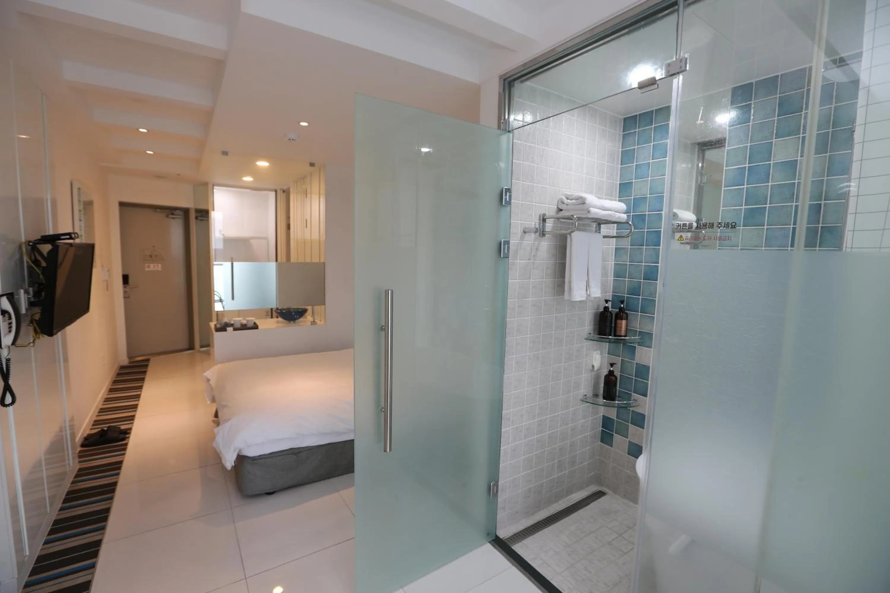 Bedroom, Bed in Hamdeok Beach Stay Jeju