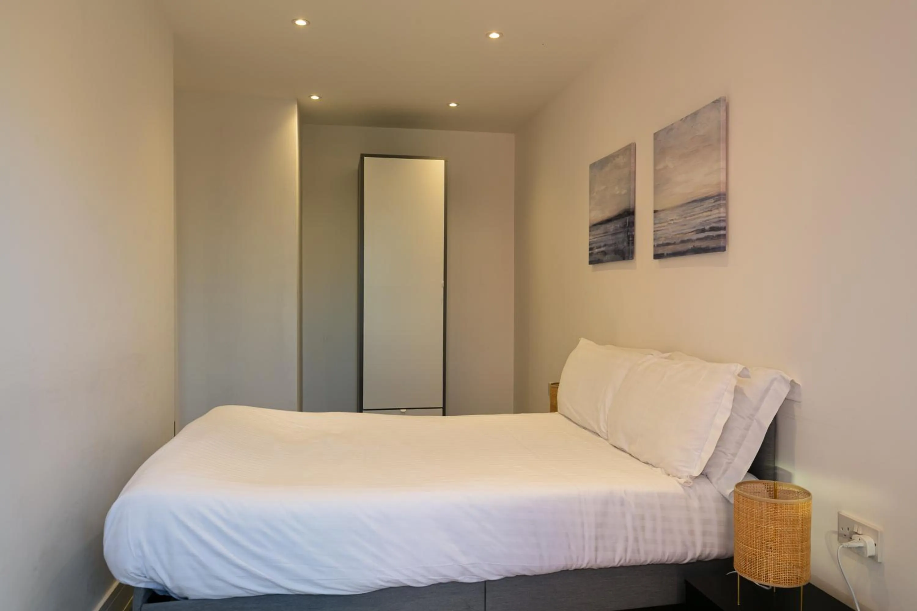 Bedroom, Bed in Charles Hope London Hounslow