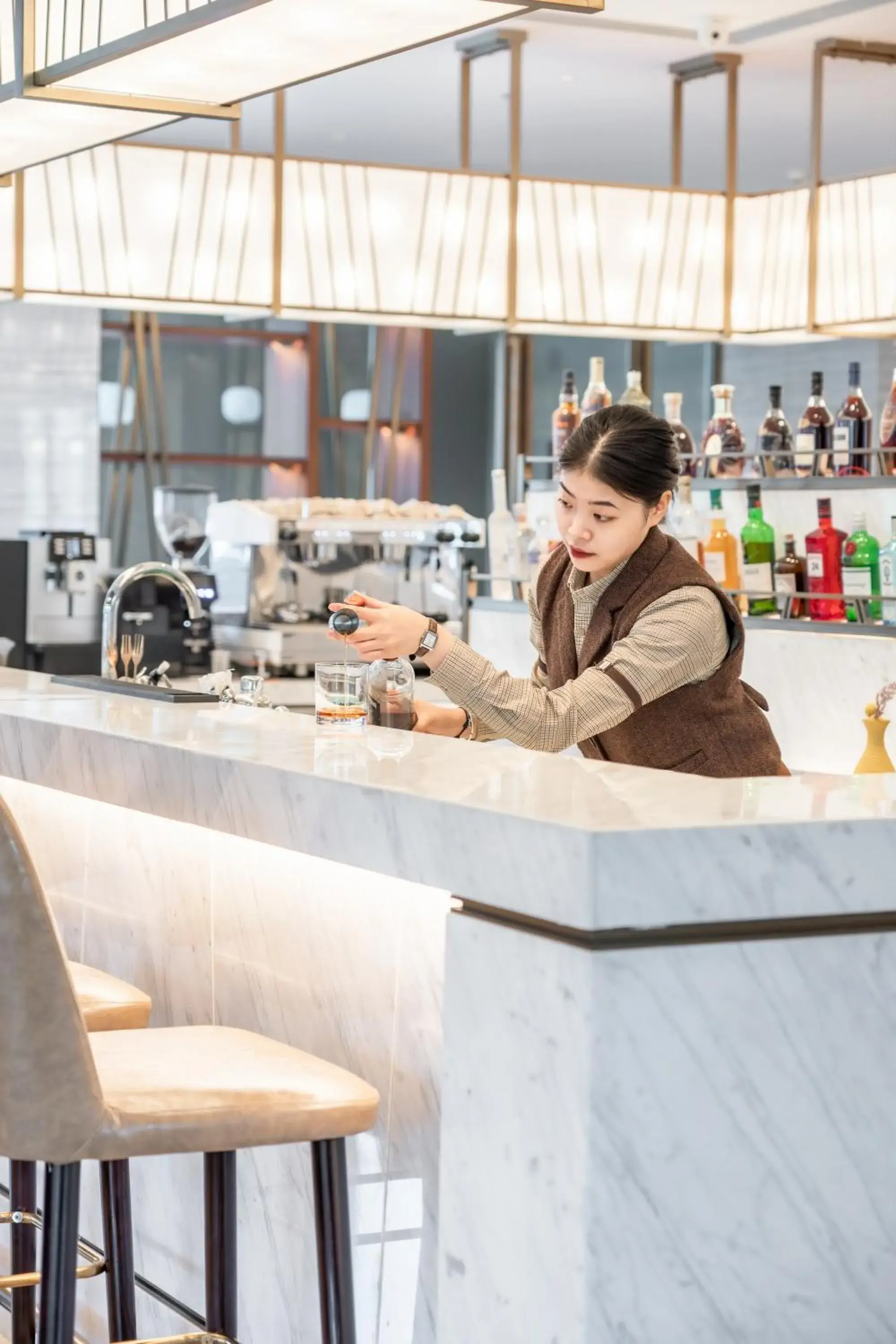 Lounge or bar in Oaks Chengdu at Cultural Heritage Park Lounge or bar in Oaks Chengdu at Cultural Heritage Park