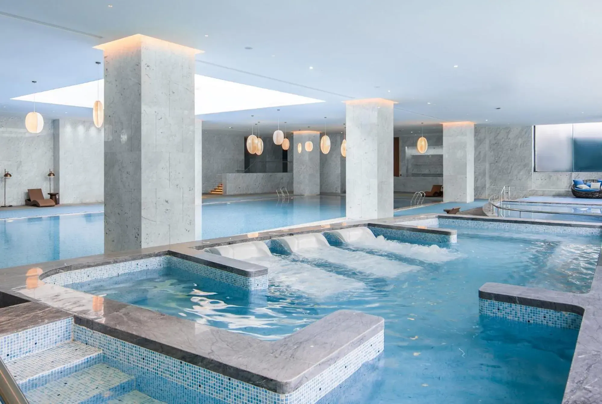 Swimming pool in Oaks Chengdu at Cultural Heritage Park Swimming pool in Oaks Chengdu at Cultural Heritage Park