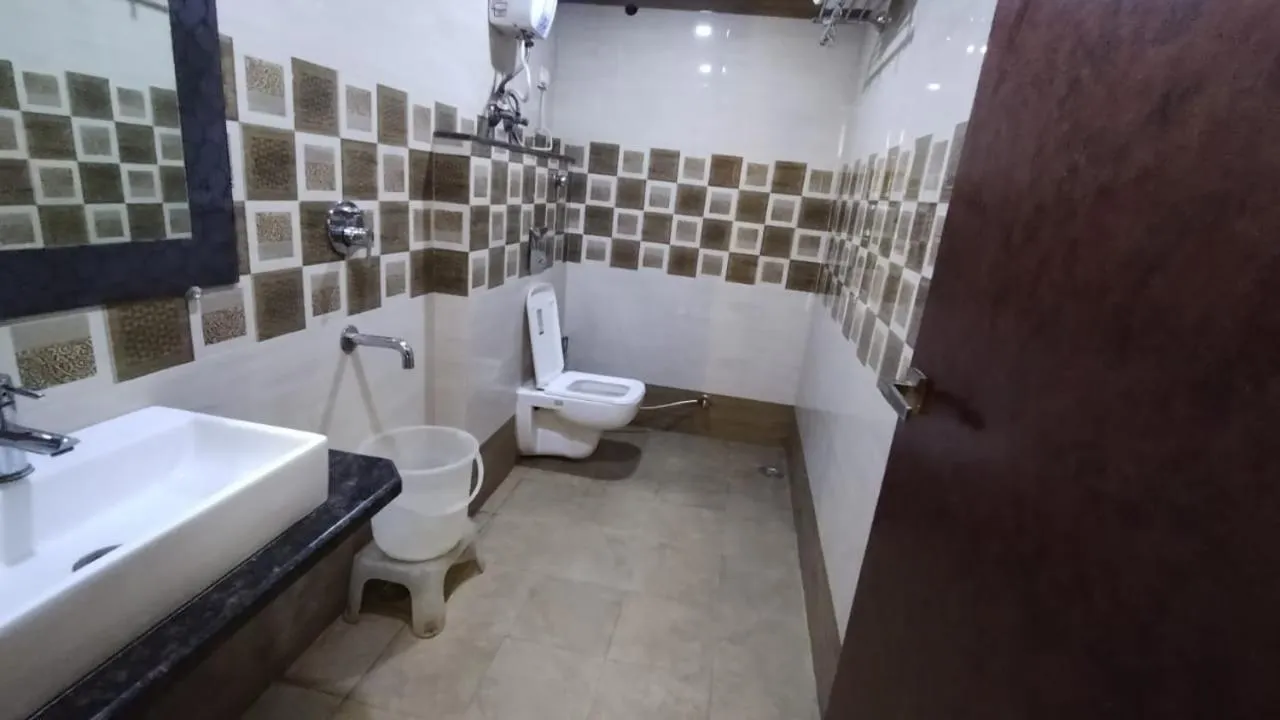 Shower in Hotel Royal Galaxy