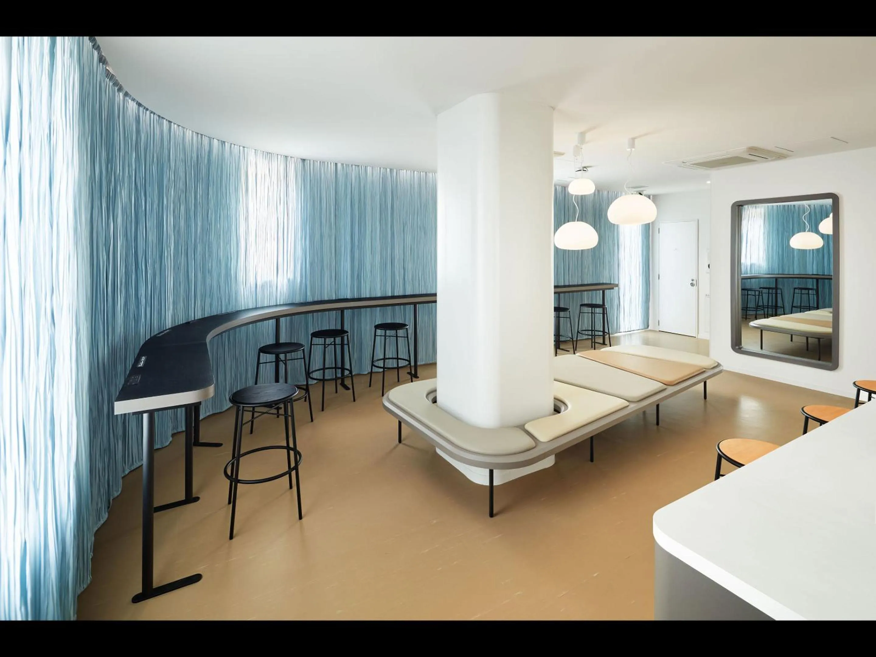 Communal lounge/ TV room, Bed in 9h nine hours Ningyocho