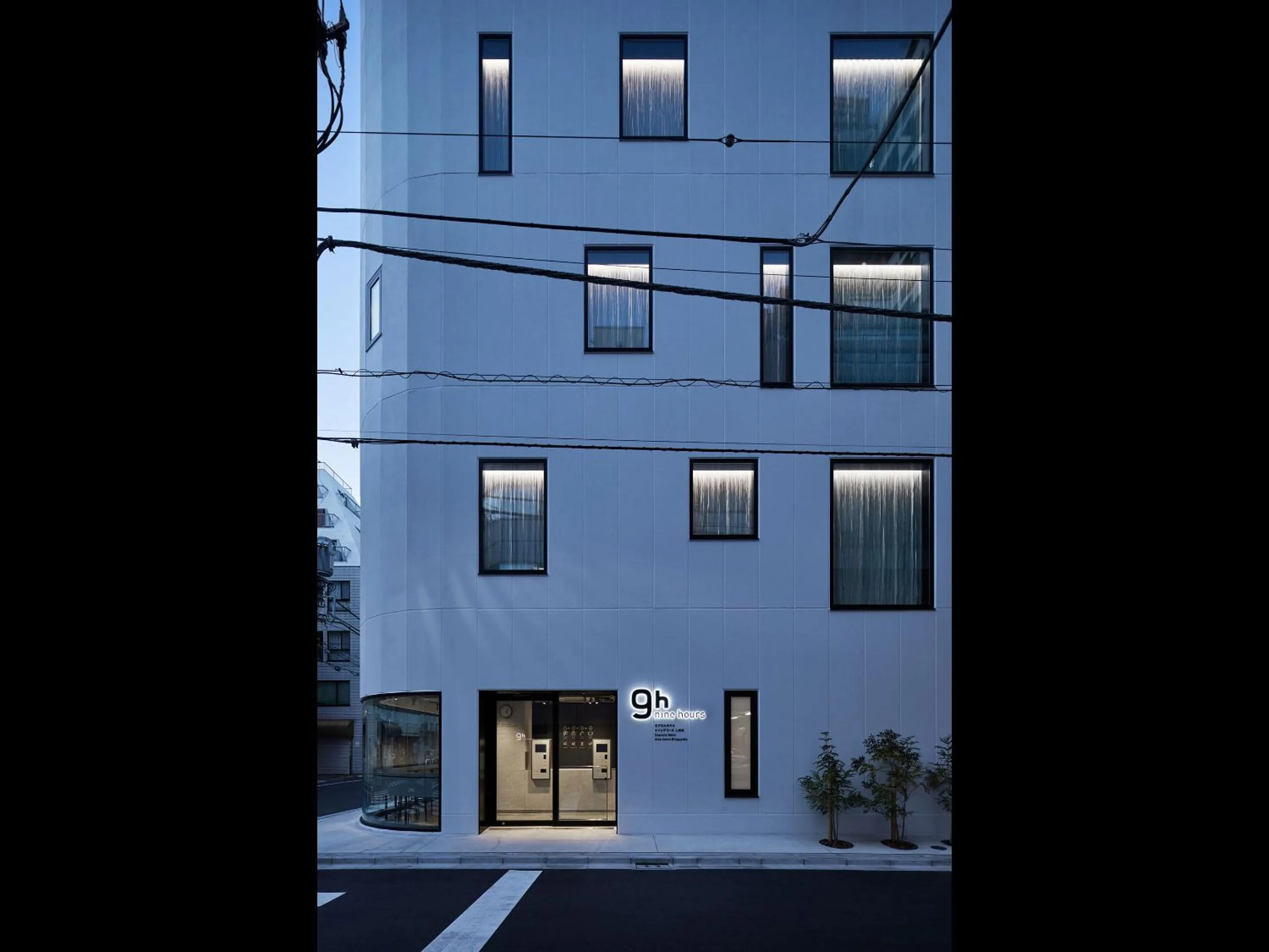 Facade/entrance in 9h nine hours Ningyocho