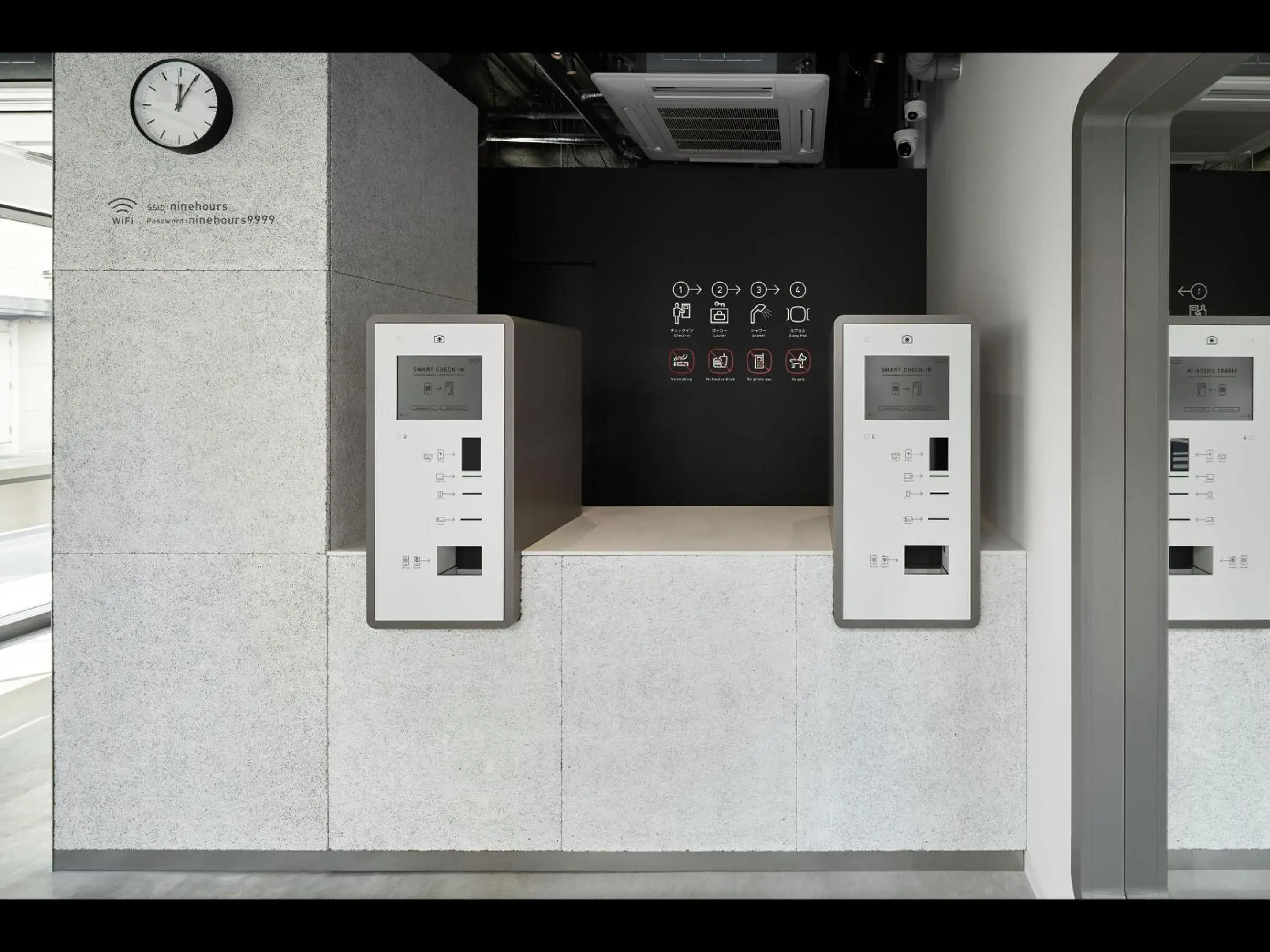 Lobby or reception in 9h nine hours Ningyocho Lobby or reception in 9h nine hours Ningyocho