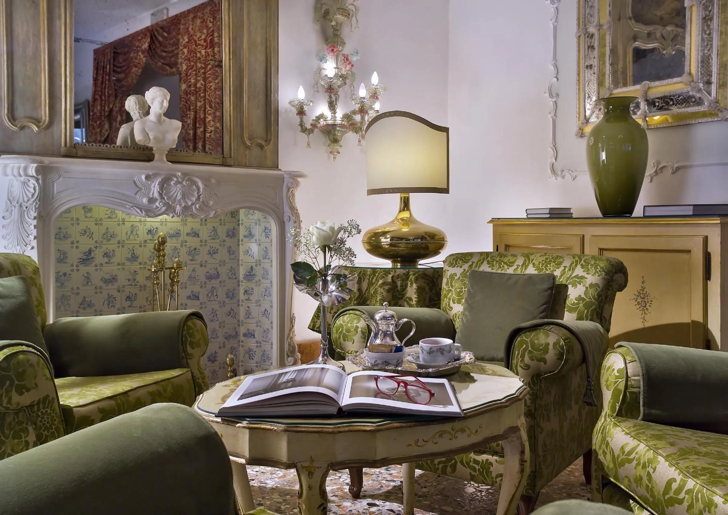 Seating area in Hotel Giorgione