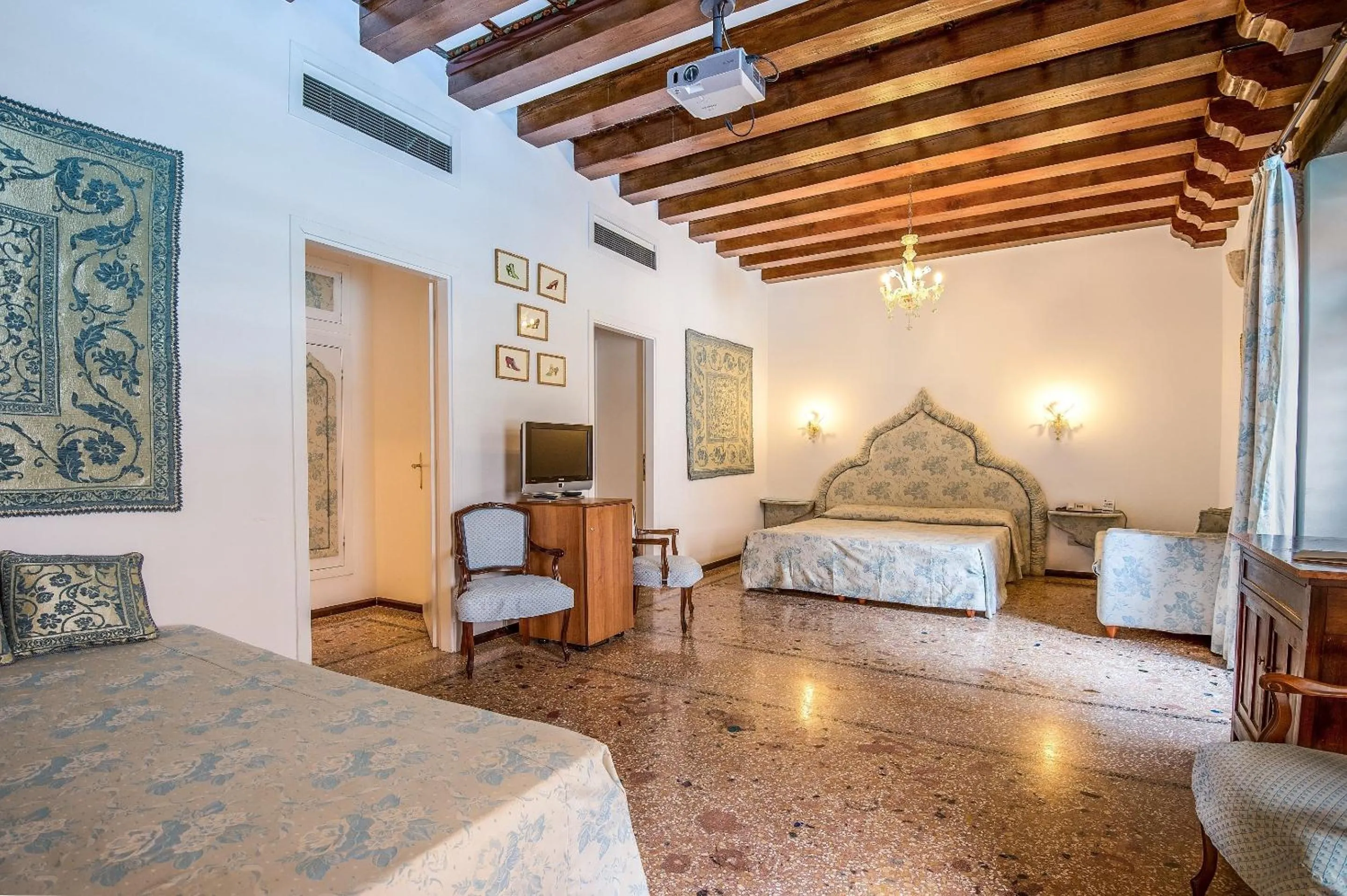 Photo of the whole room, Bed in Hotel Giorgione