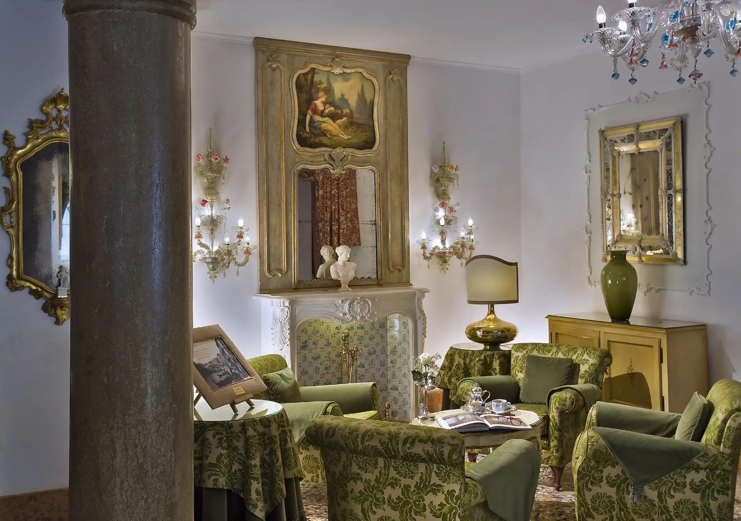 Seating area in Hotel Giorgione