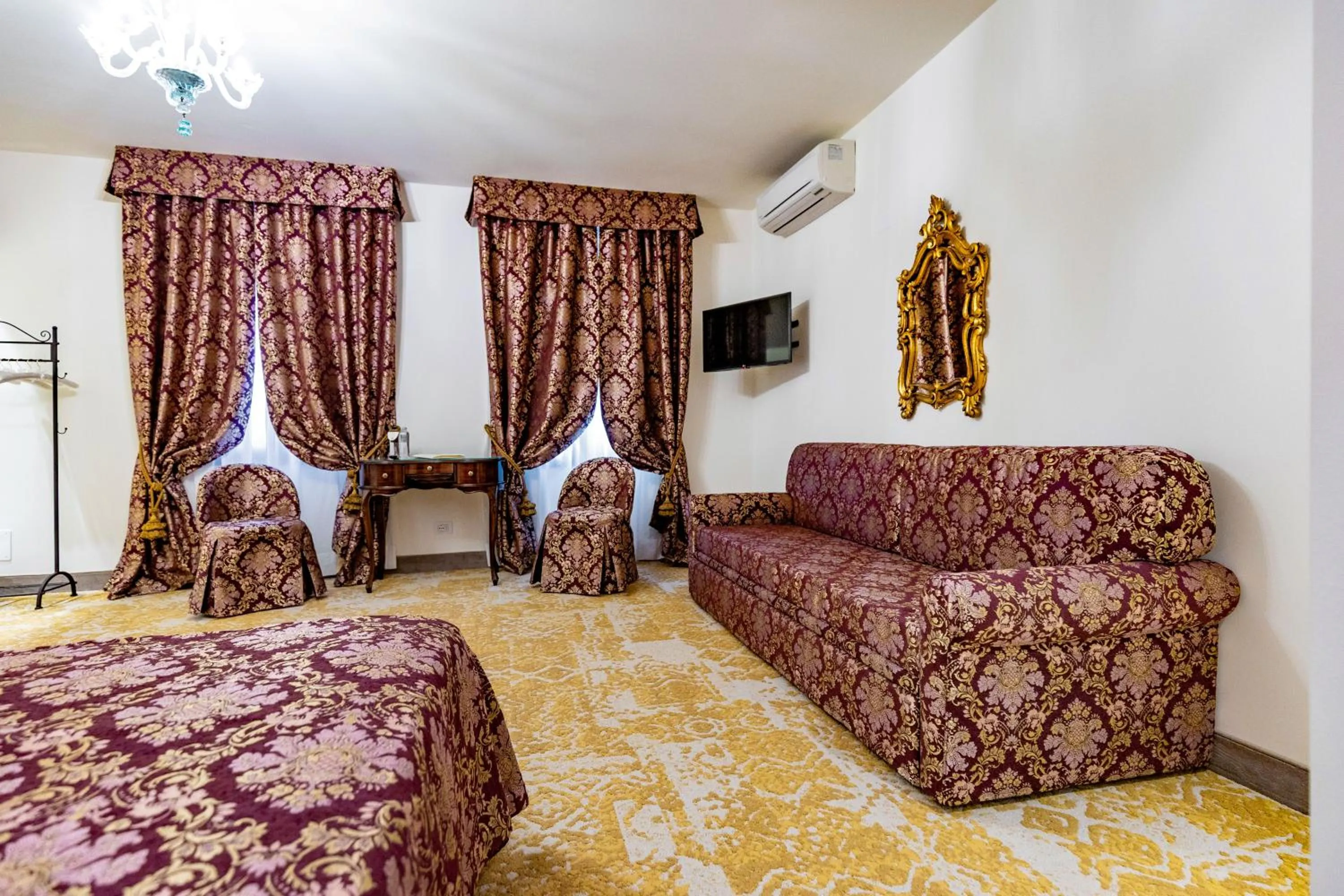 Bedroom, Bed in Hotel Giorgione