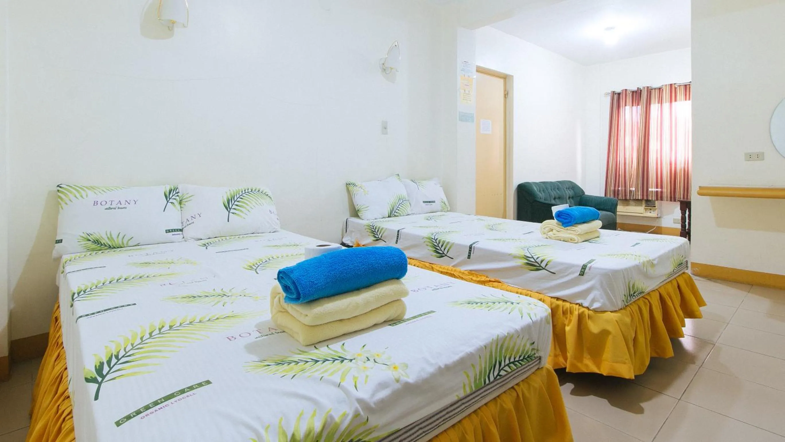 Bed in Golden Success Hotel I by RedDoorz