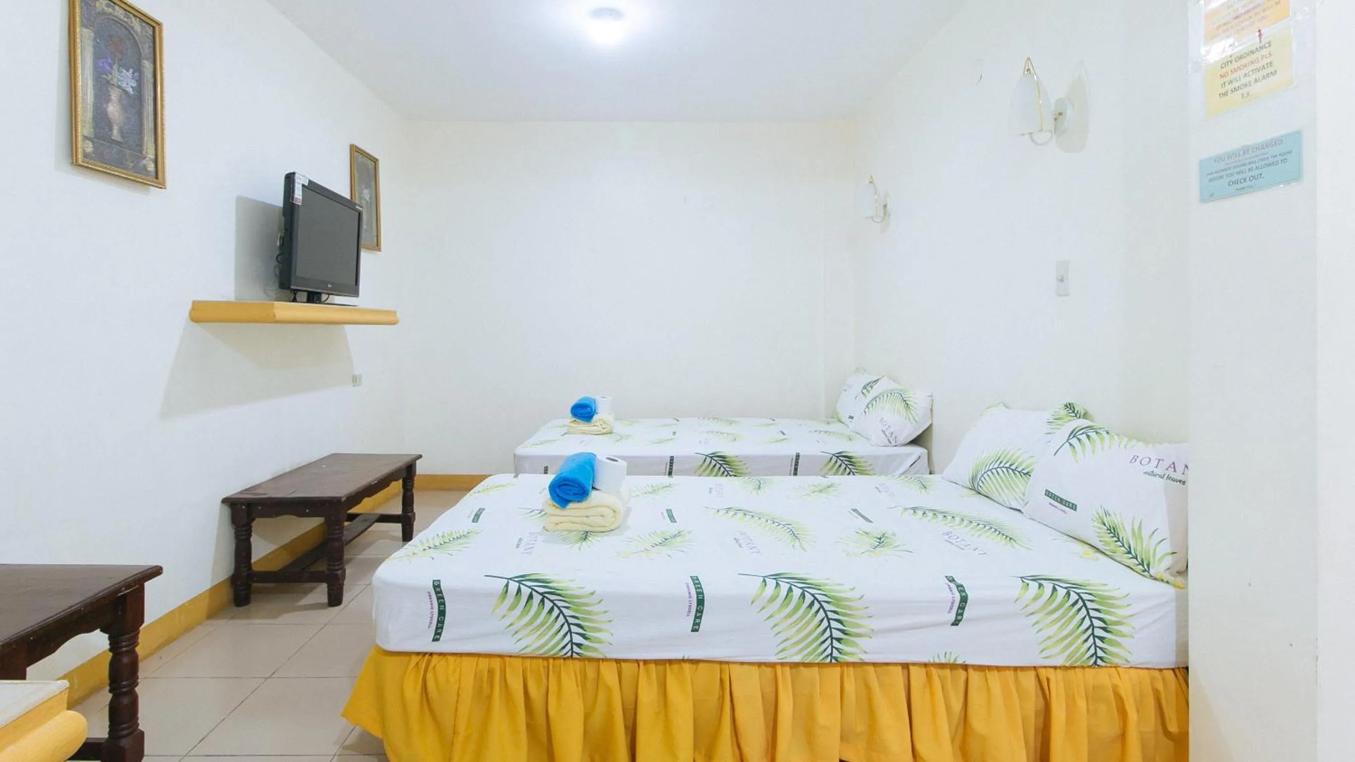 Bed in Golden Success Hotel I by RedDoorz