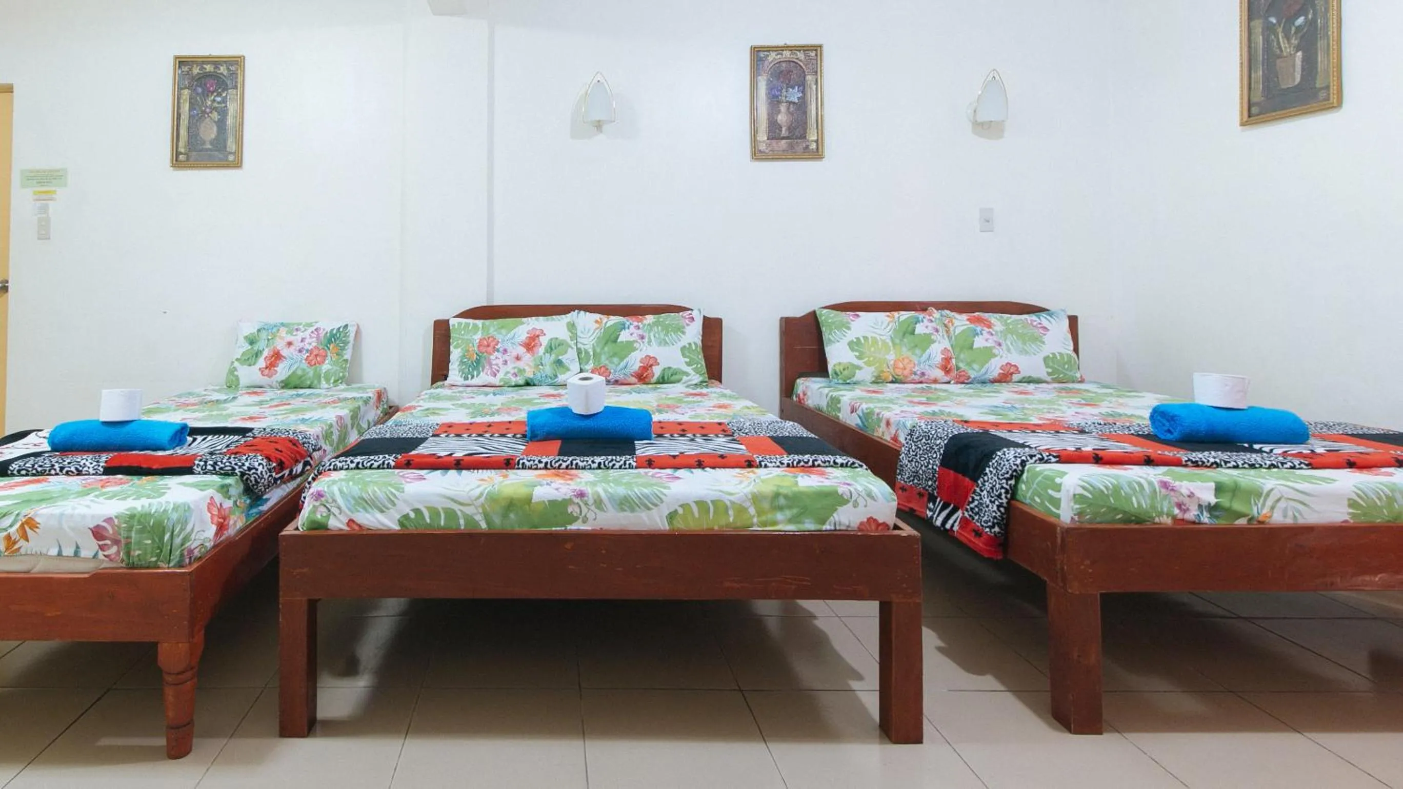 Bed in Golden Success Hotel I by RedDoorz