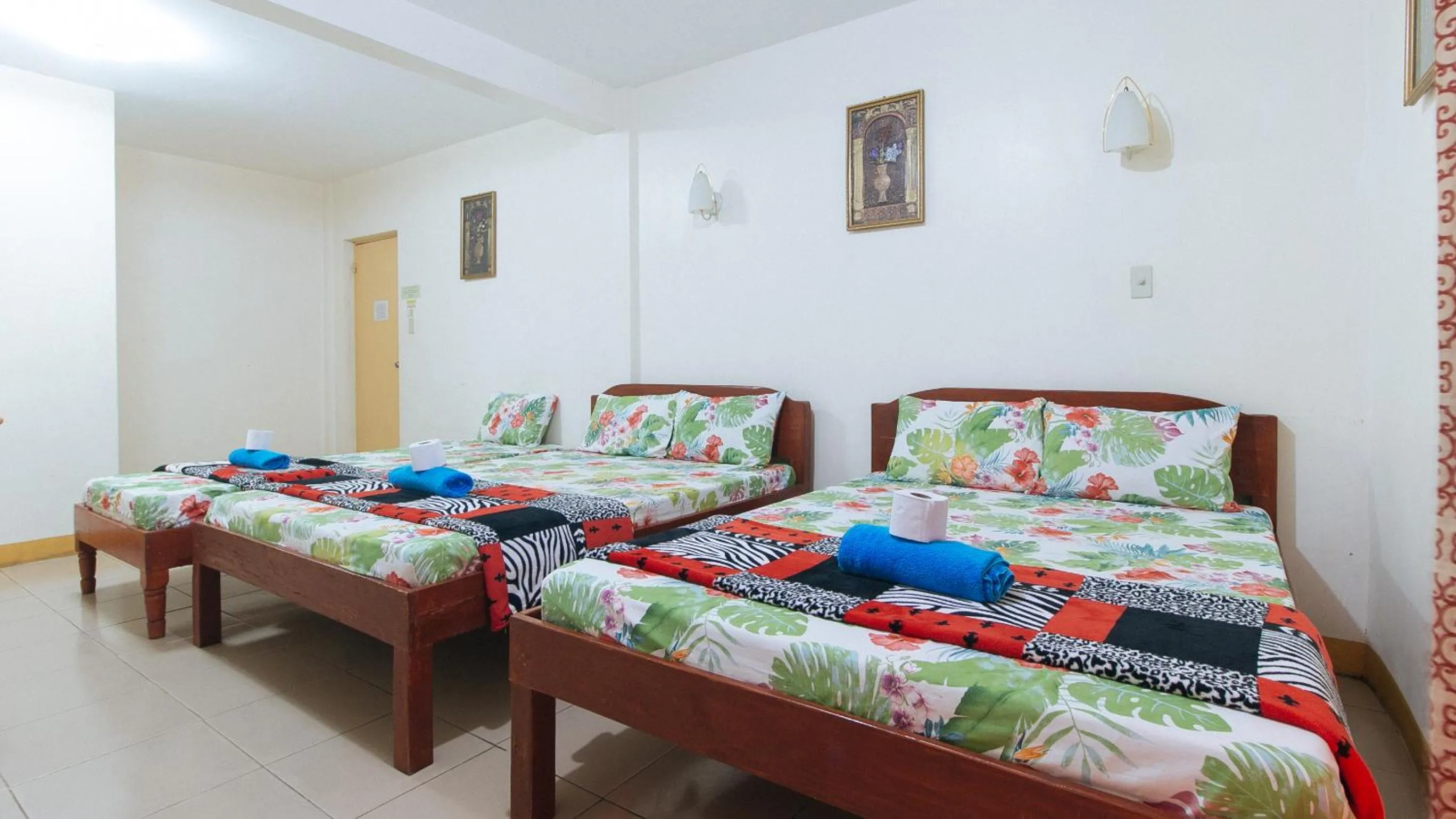 Bed in Golden Success Hotel I by RedDoorz