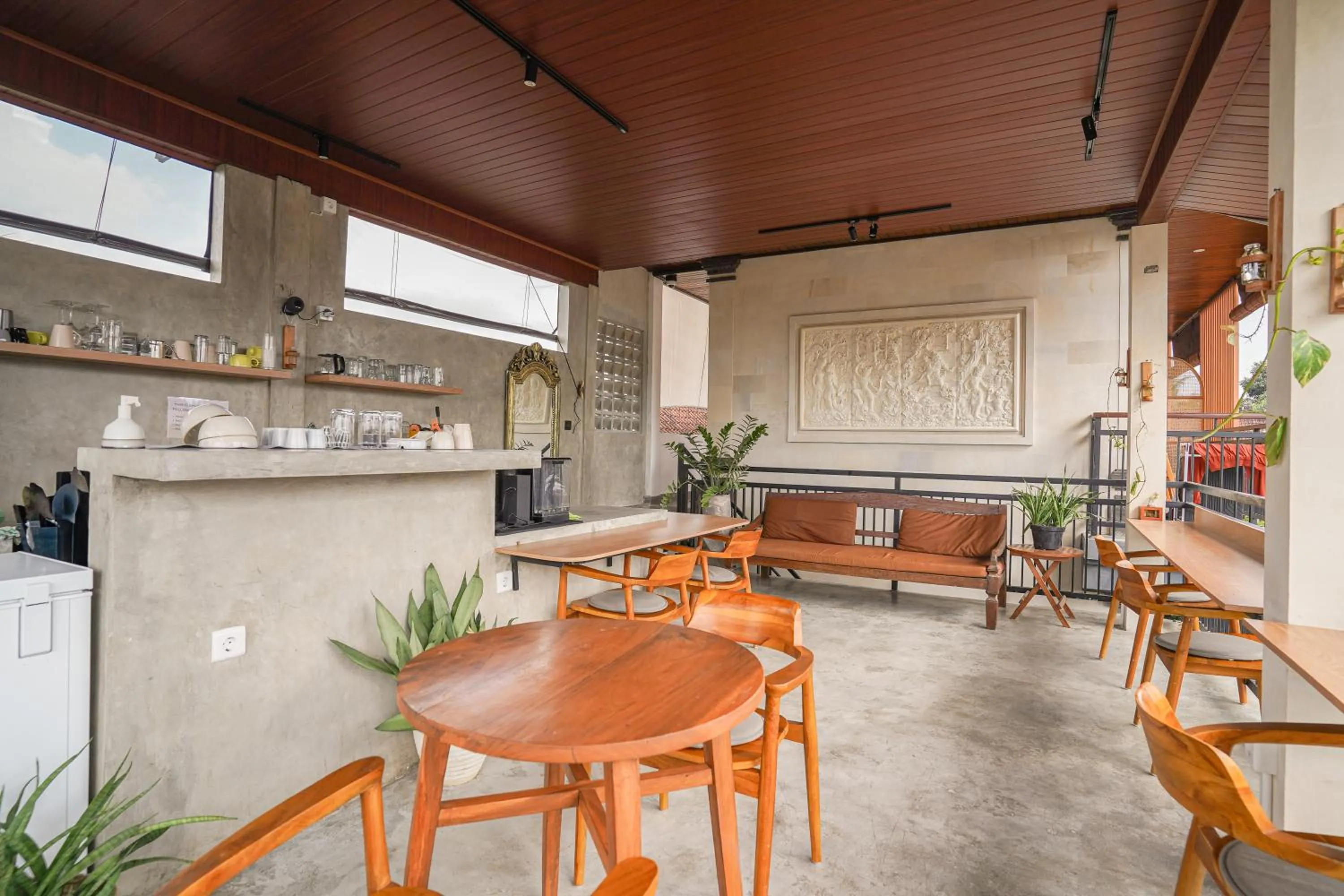 Restaurant/places to eat in Made Arsa Homestay