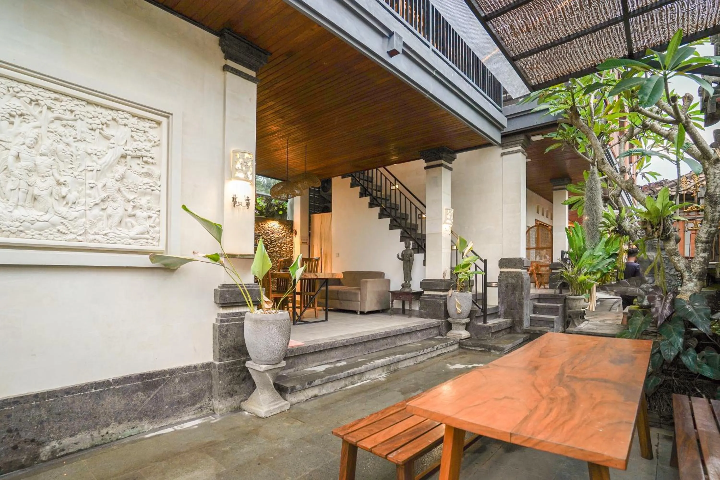 Communal kitchen in Made Arsa Homestay