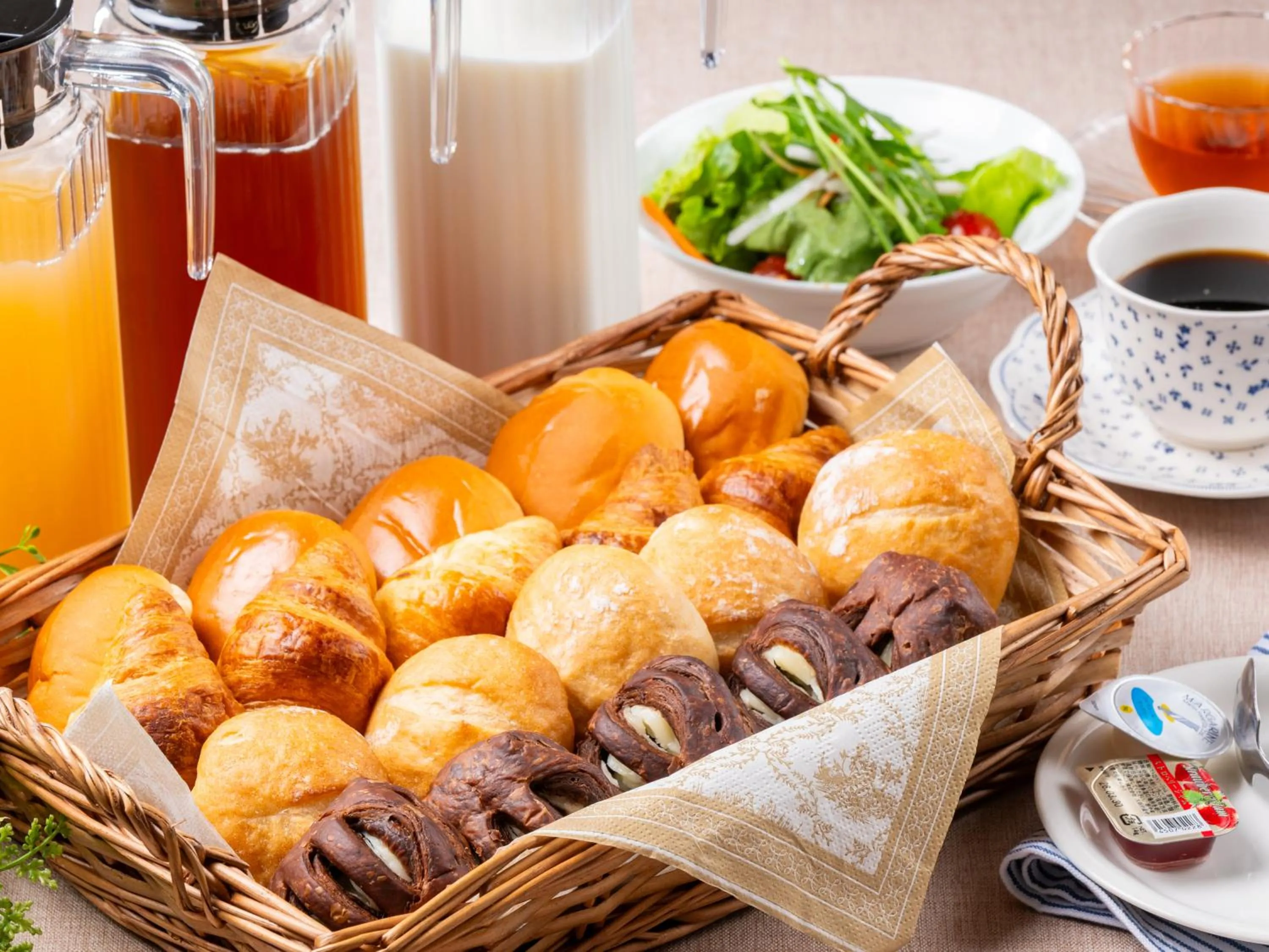 Food and drinks in APA Hotel Shimbashi Toranomon