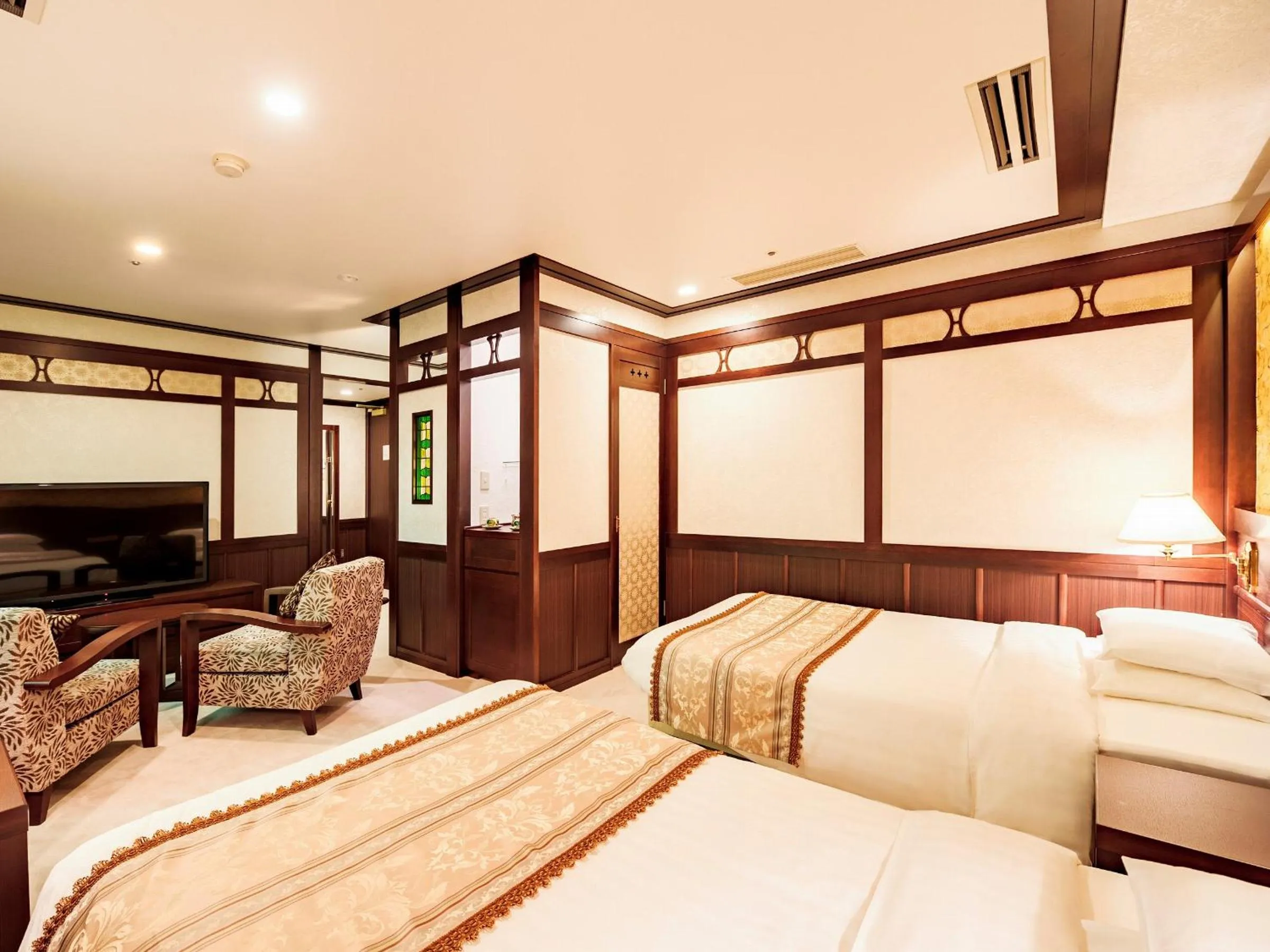 Photo of the whole room, Bed in Kanazawa Hakuchoro Hotel Sanraku -Natural Hot Spring-
