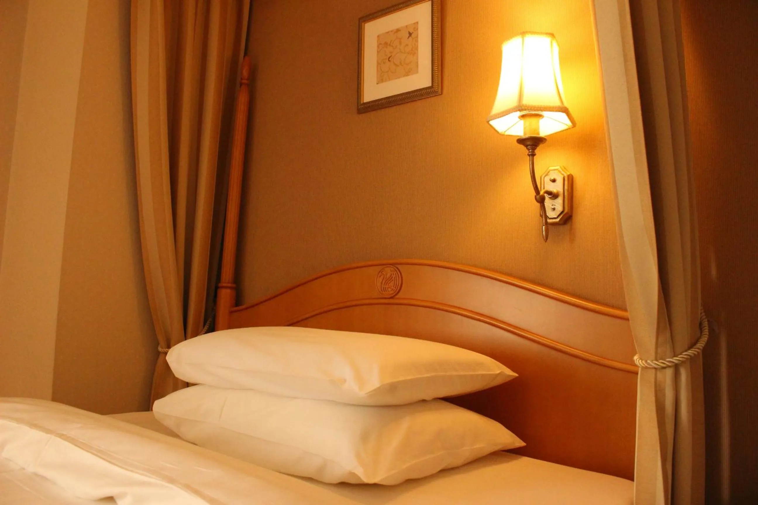 Photo of the whole room, Bed in Kanazawa Hakuchoro Hotel Sanraku -Natural Hot Spring-