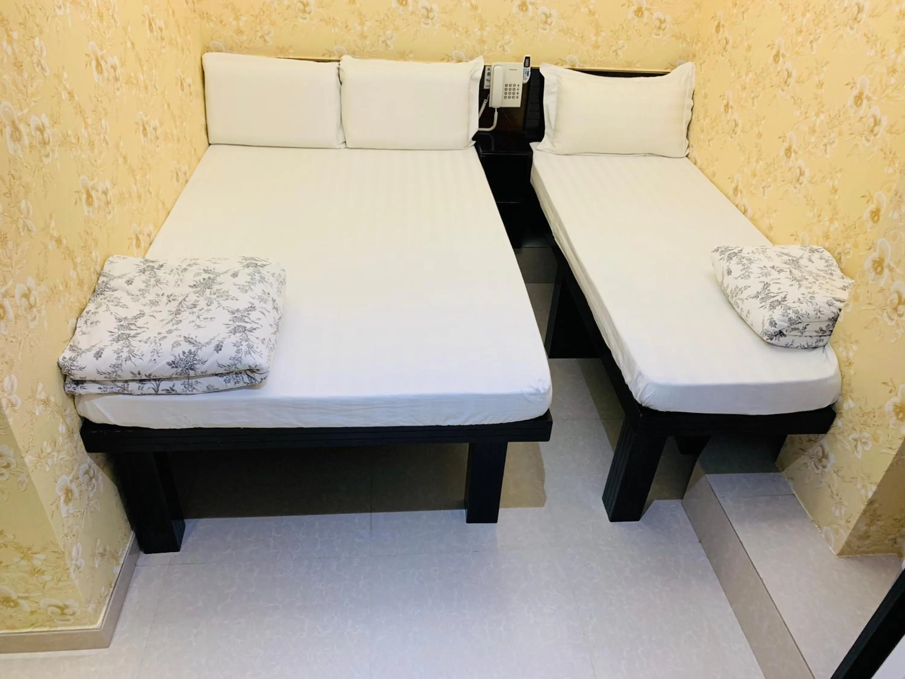 Photo of the whole room, Bed in Sleep Inn