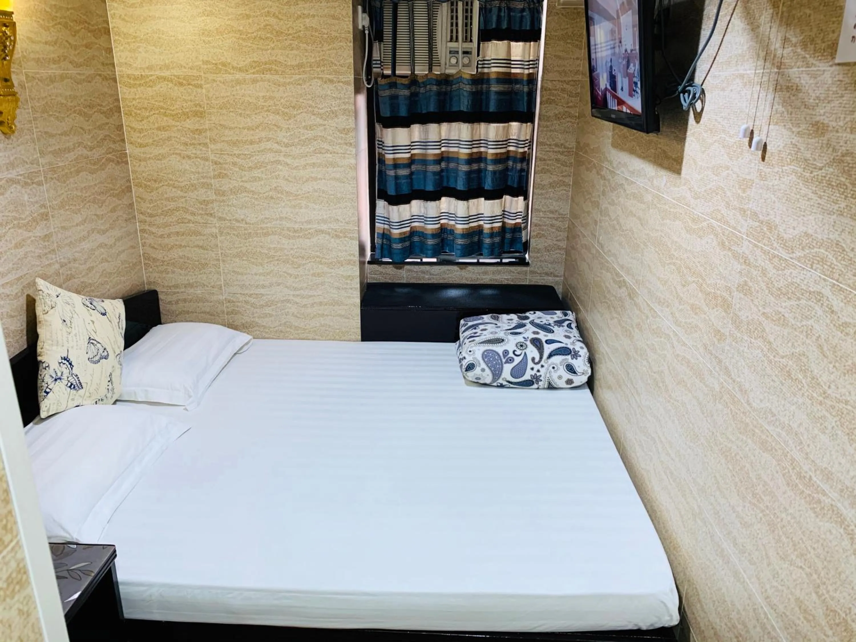 Photo of the whole room, Bed in Sleep Inn