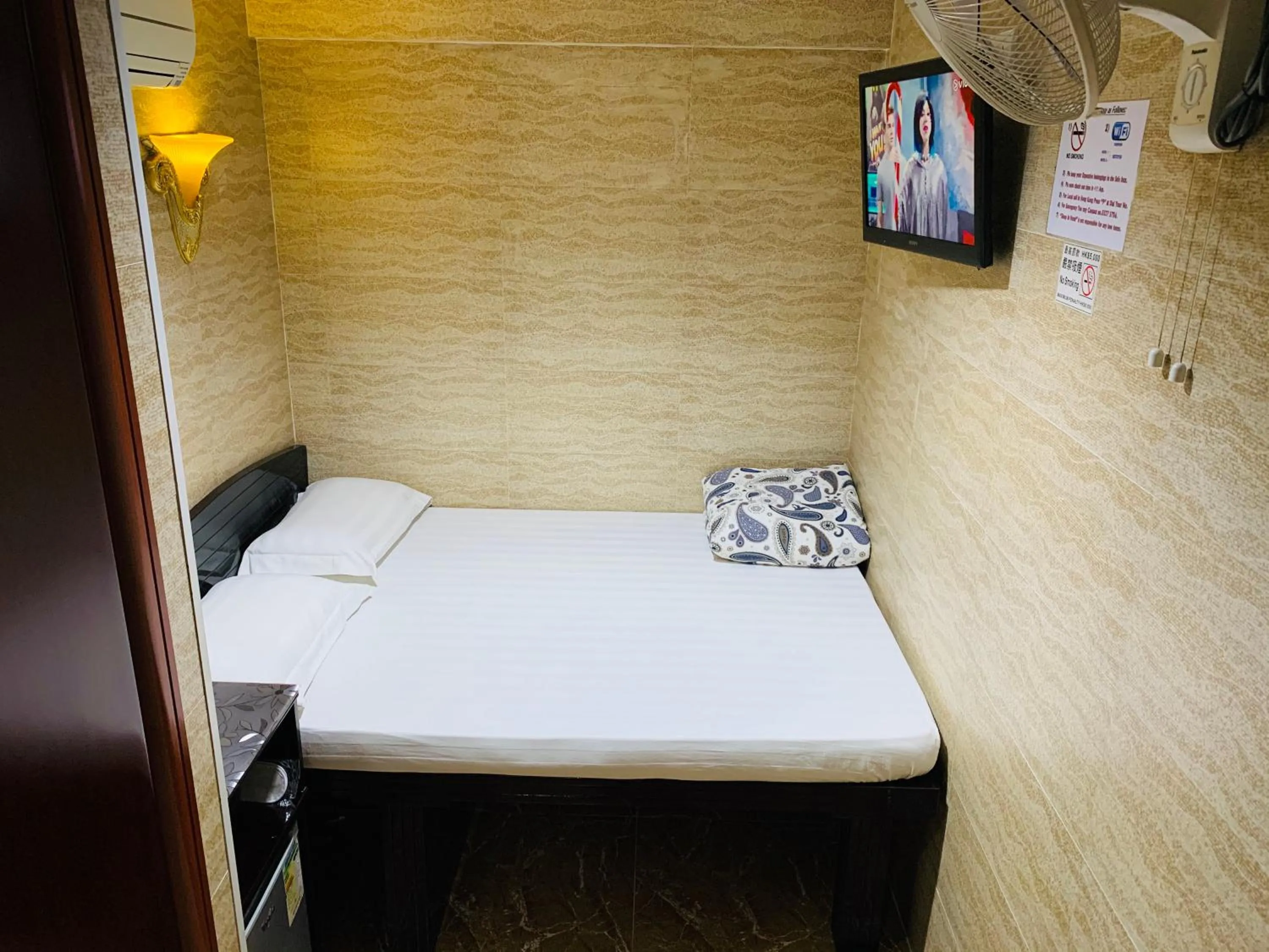 Photo of the whole room, Bed in Sleep Inn