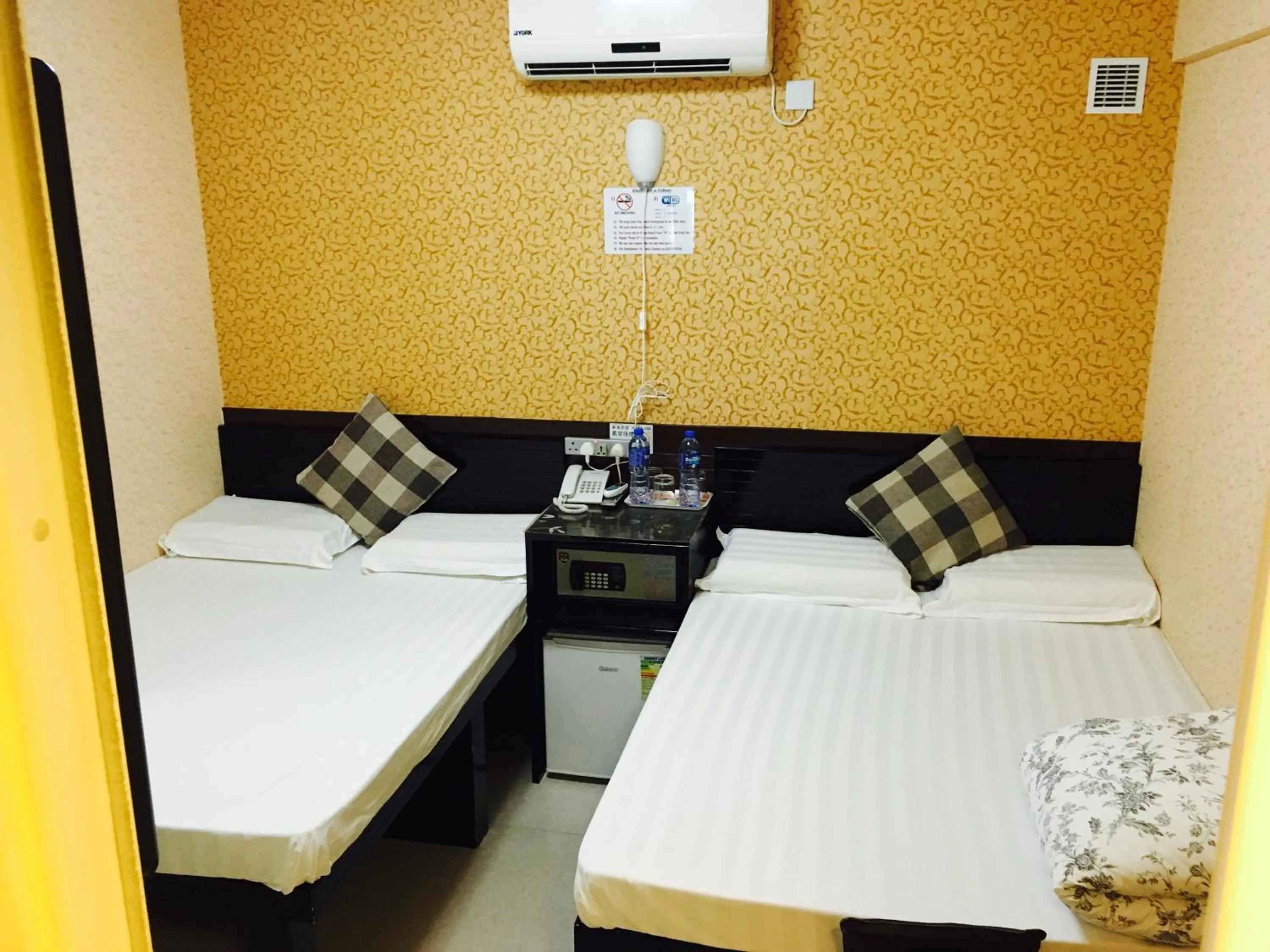 Photo of the whole room, Bed in Sleep Inn