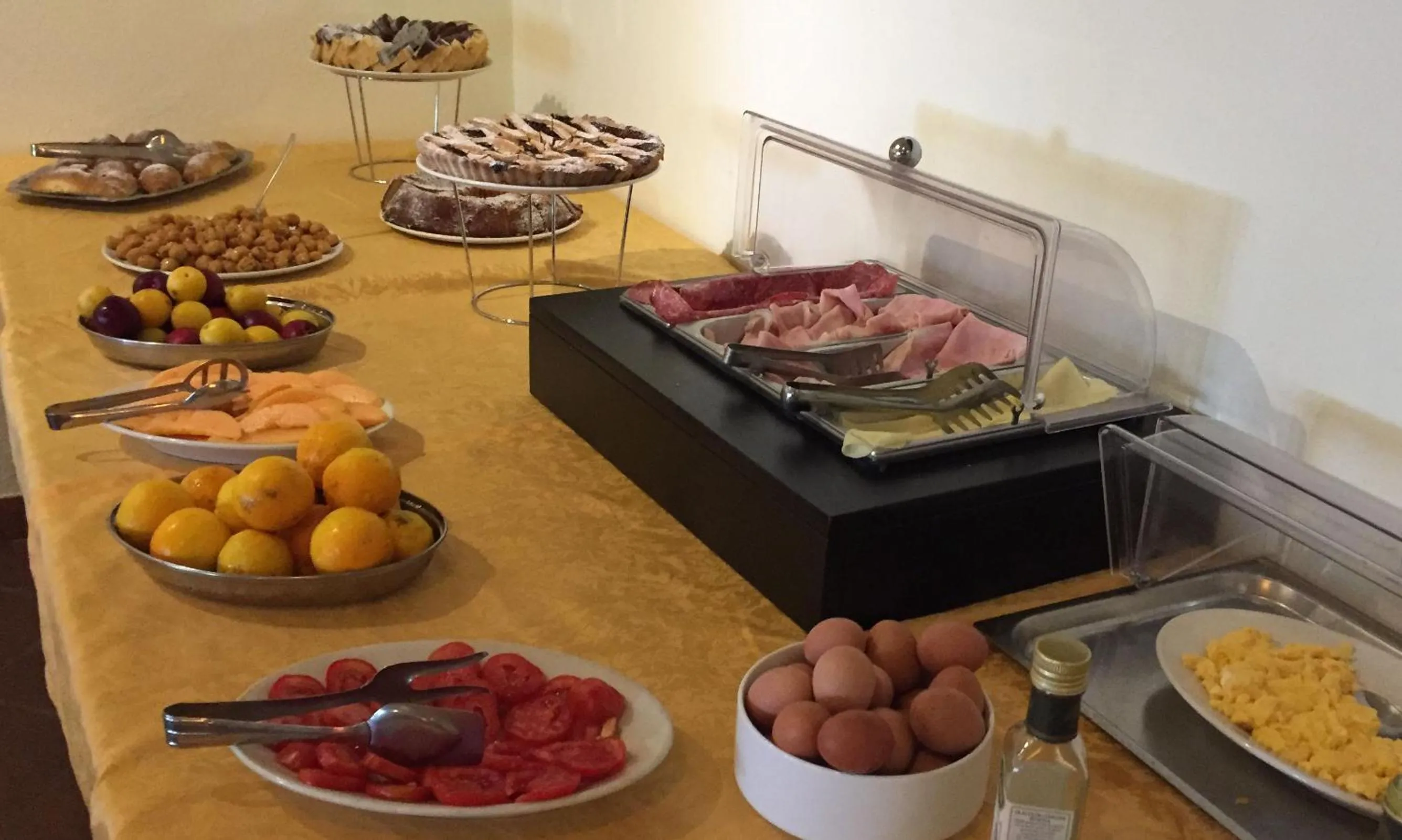 Buffet breakfast in Residence Hotel La Taverna