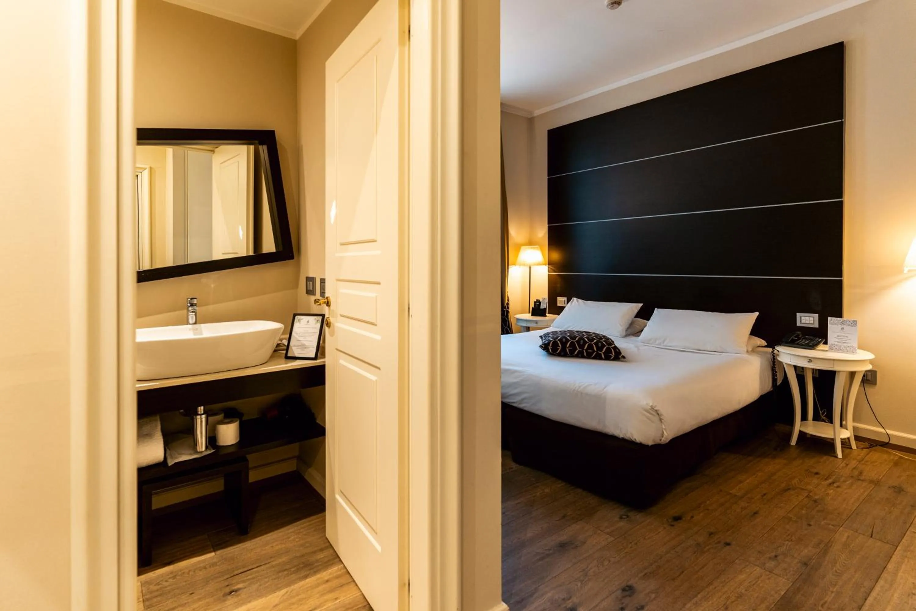 Photo of the whole room, Bed in TownHouse 33 Boutique Hotel