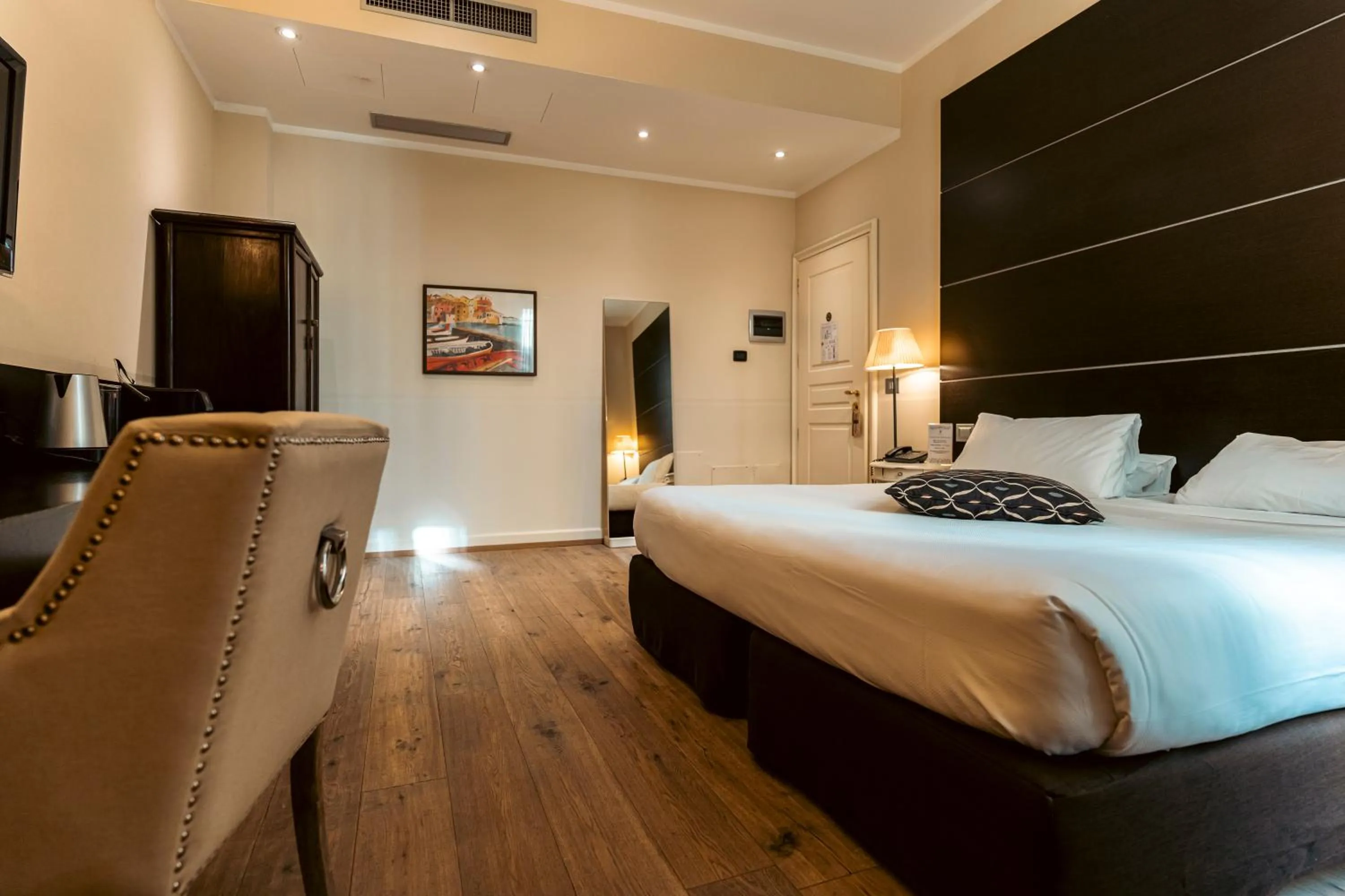 Photo of the whole room, Bed in TownHouse 33 Boutique Hotel