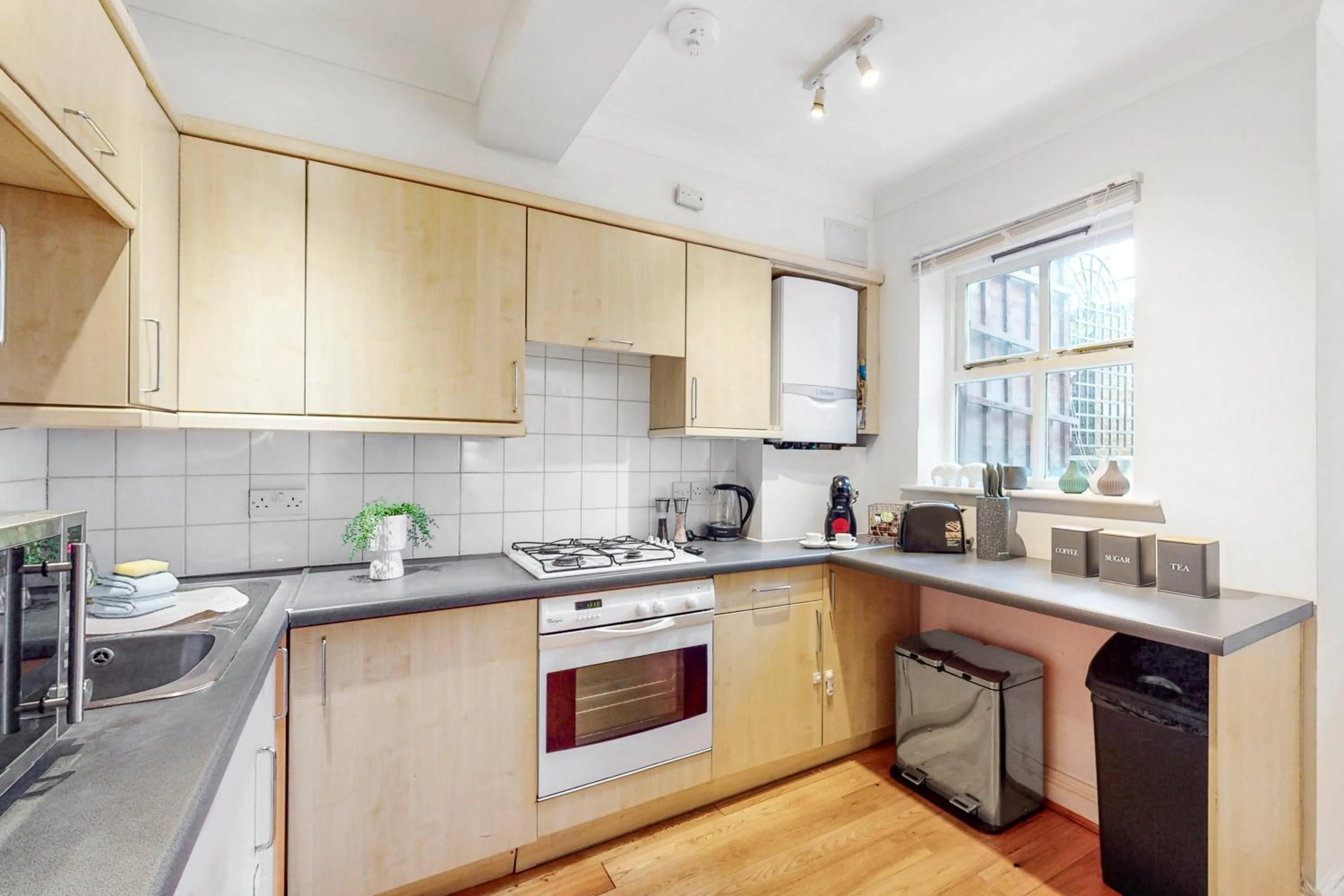 Kitchen or kitchenette in Park Lane Apartments Marble Arch