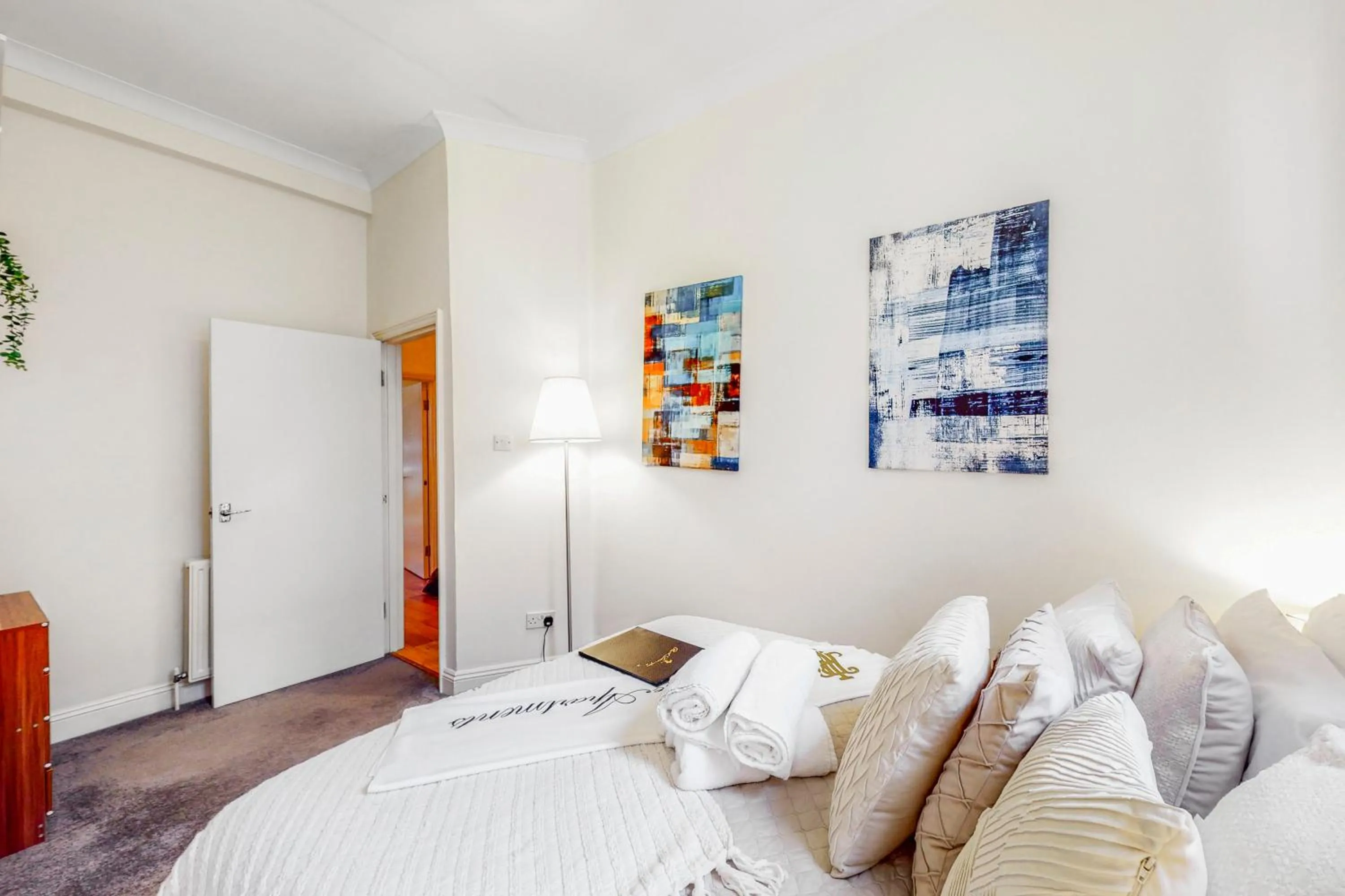 Bed in Park Lane Apartments Marble Arch