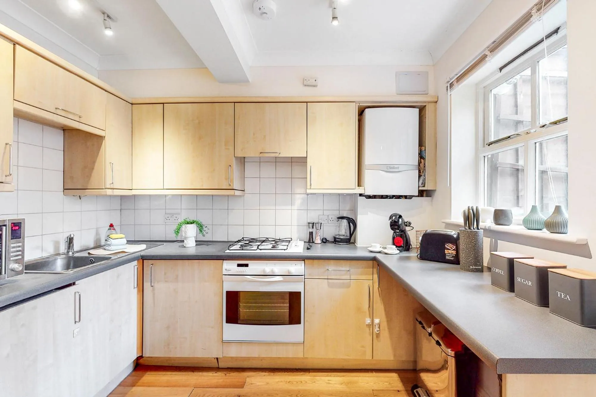 Kitchen or kitchenette in Park Lane Apartments Marble Arch