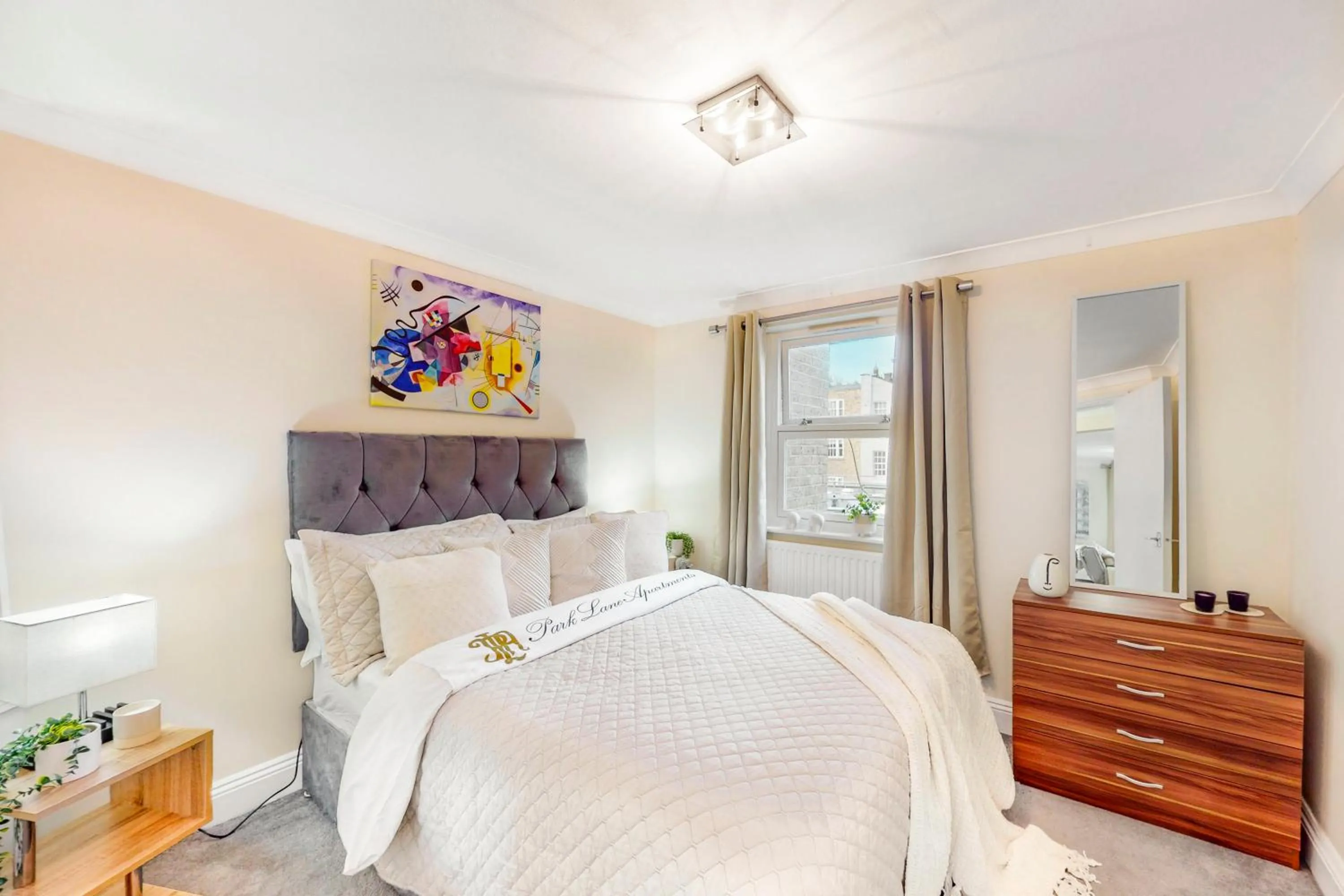 Bed in Park Lane Apartments Marble Arch