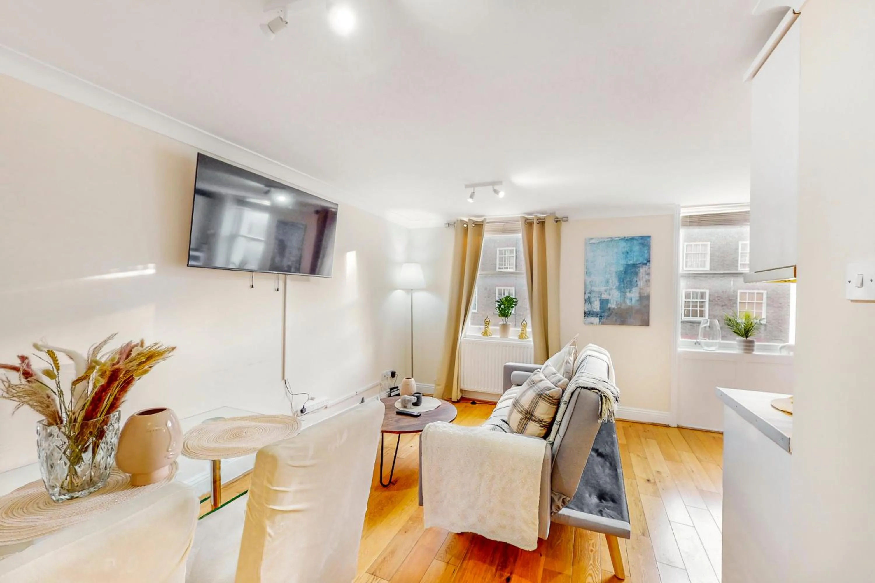 TV and multimedia in Park Lane Apartments Marble Arch