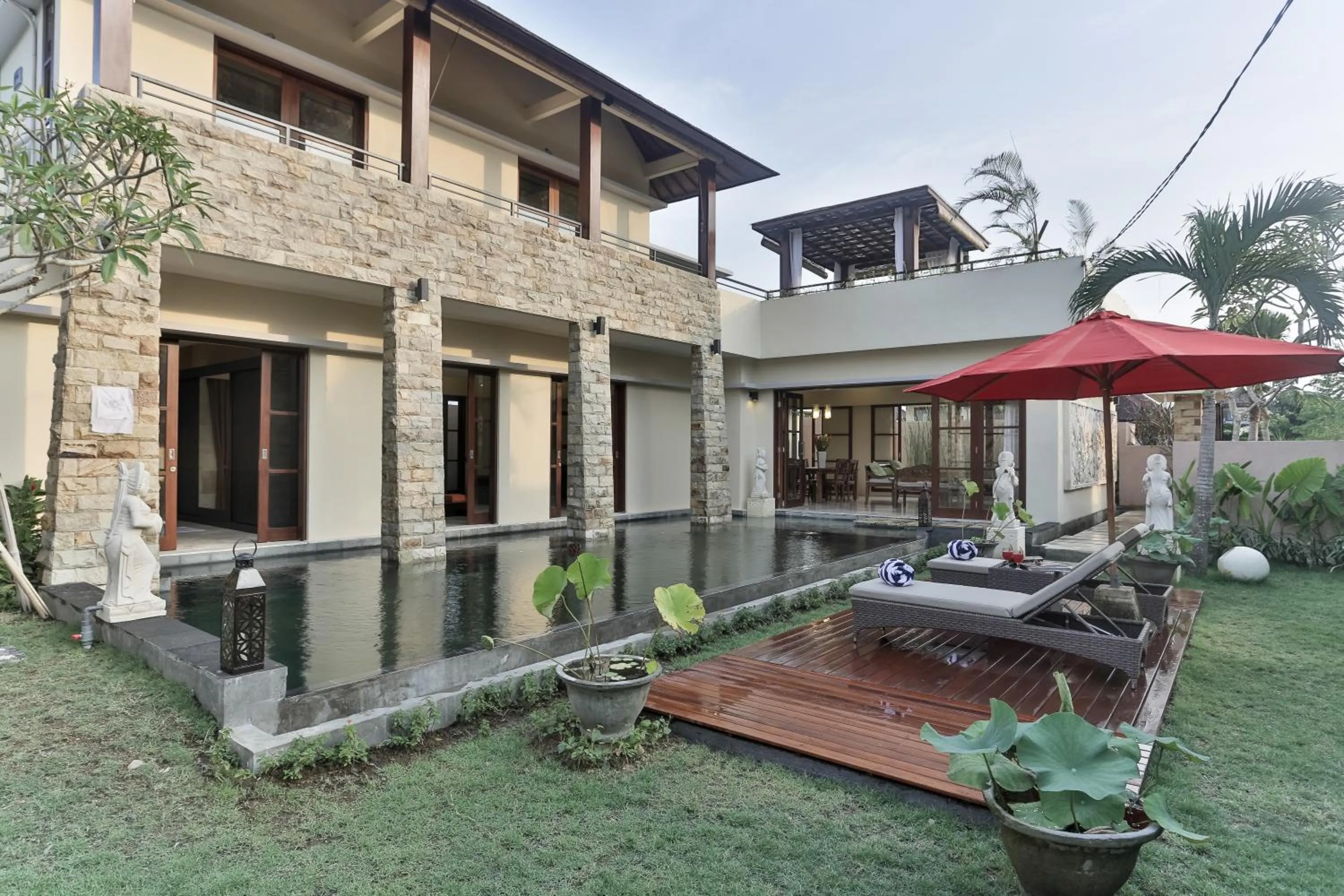 Property building in Villa Kumuda by Nakula