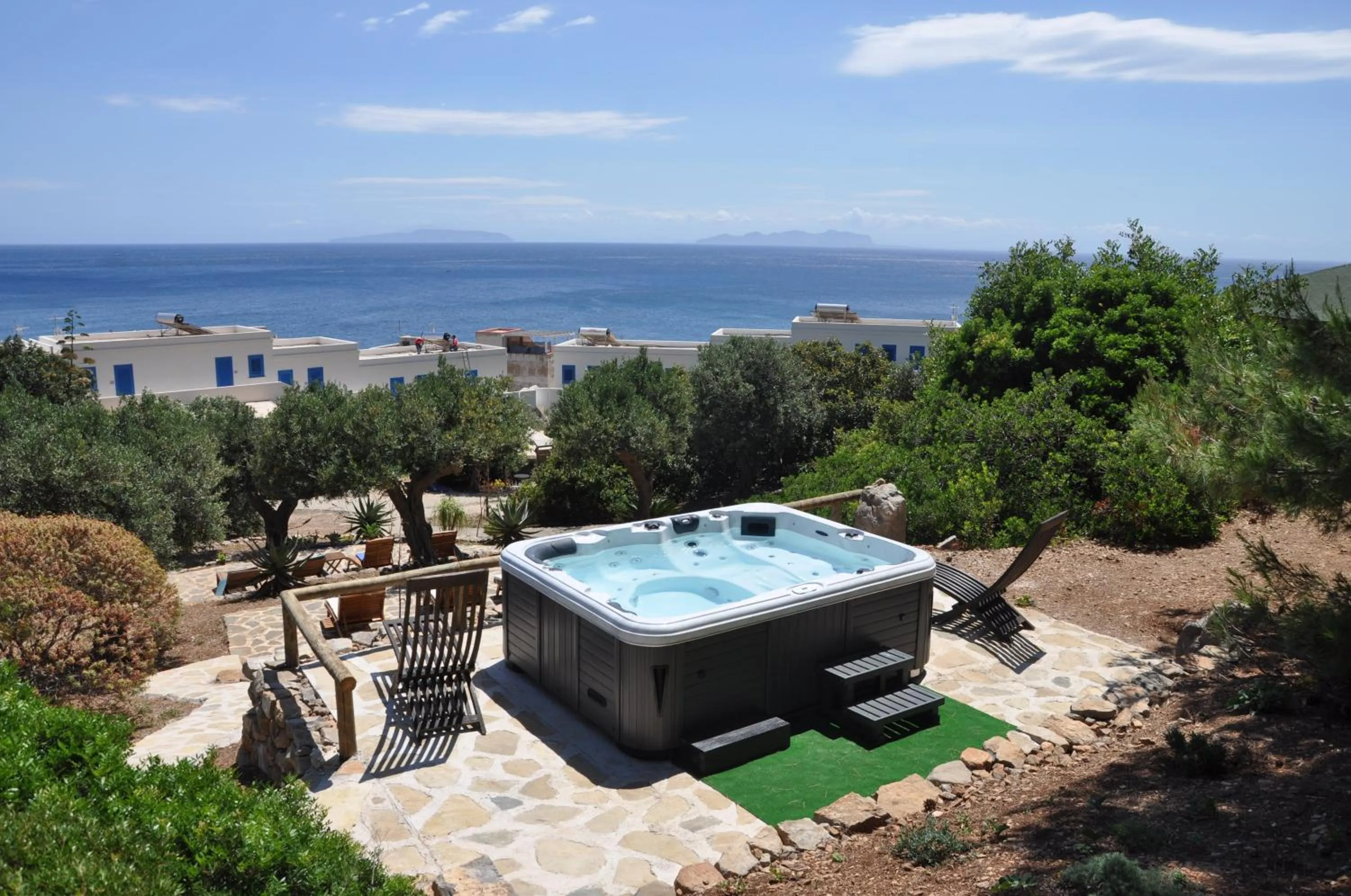 Hot Tub in Marettimo Residence