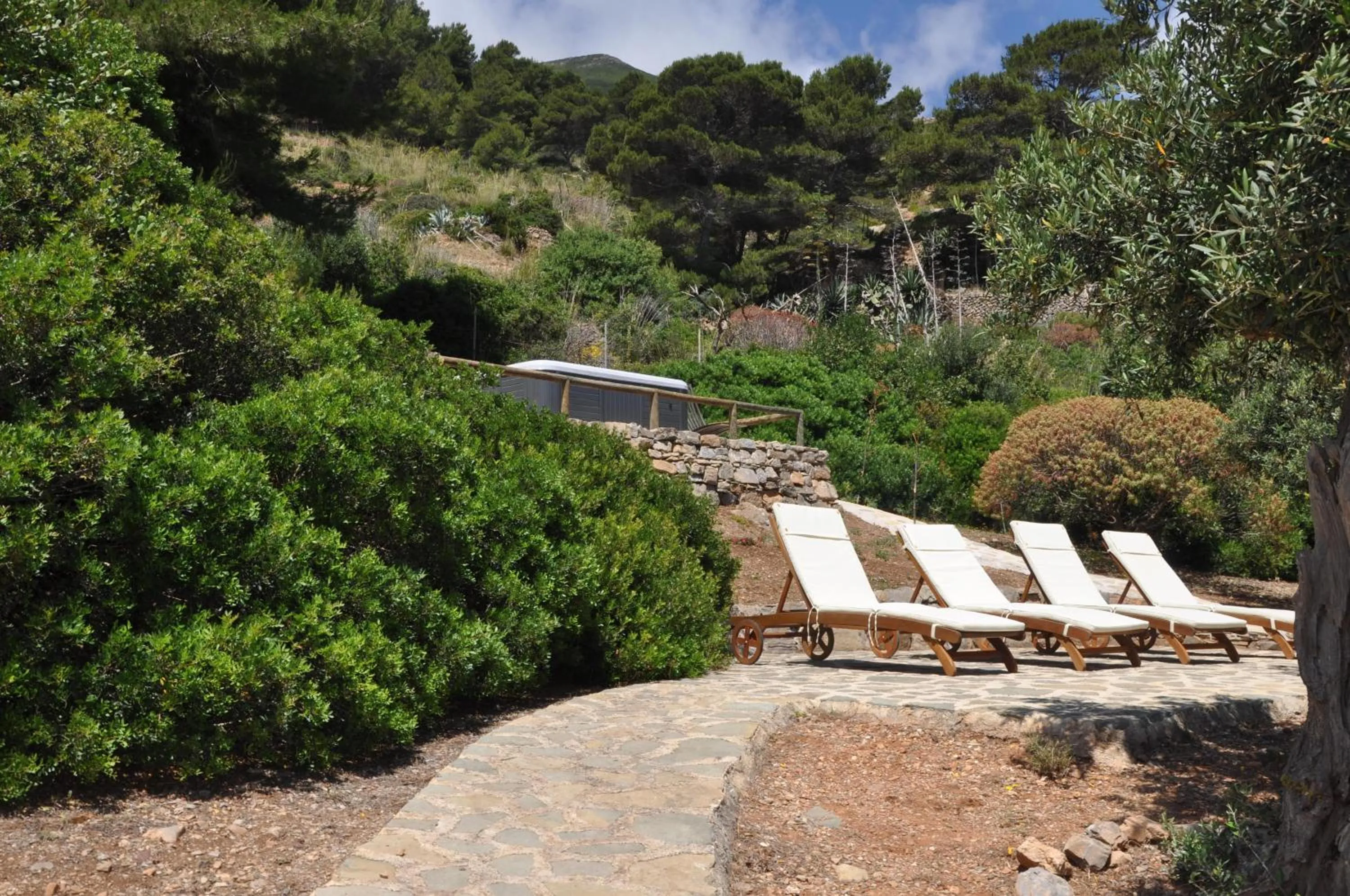 Garden in Marettimo Residence