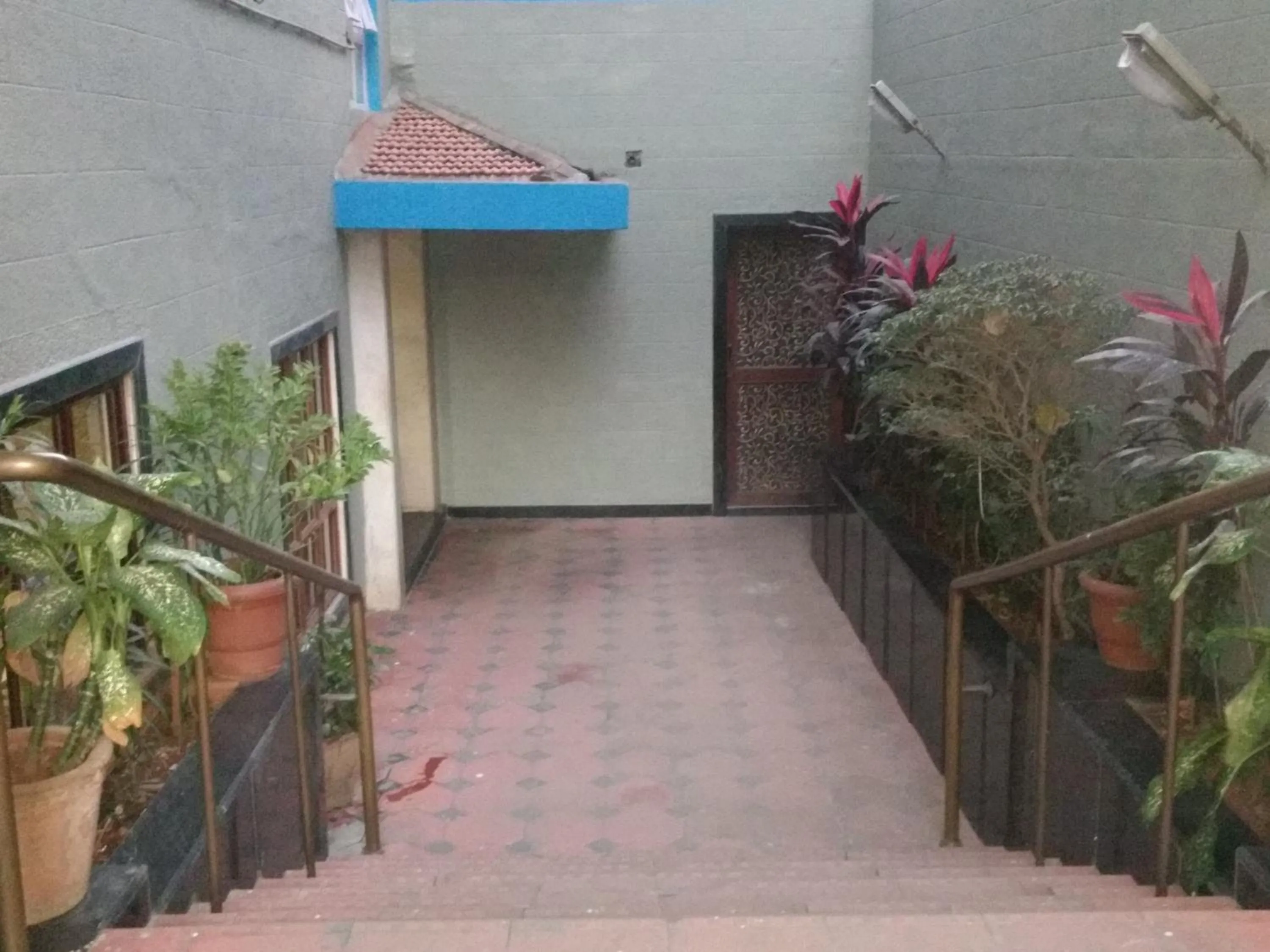 Facade/entrance in Pals Hotel