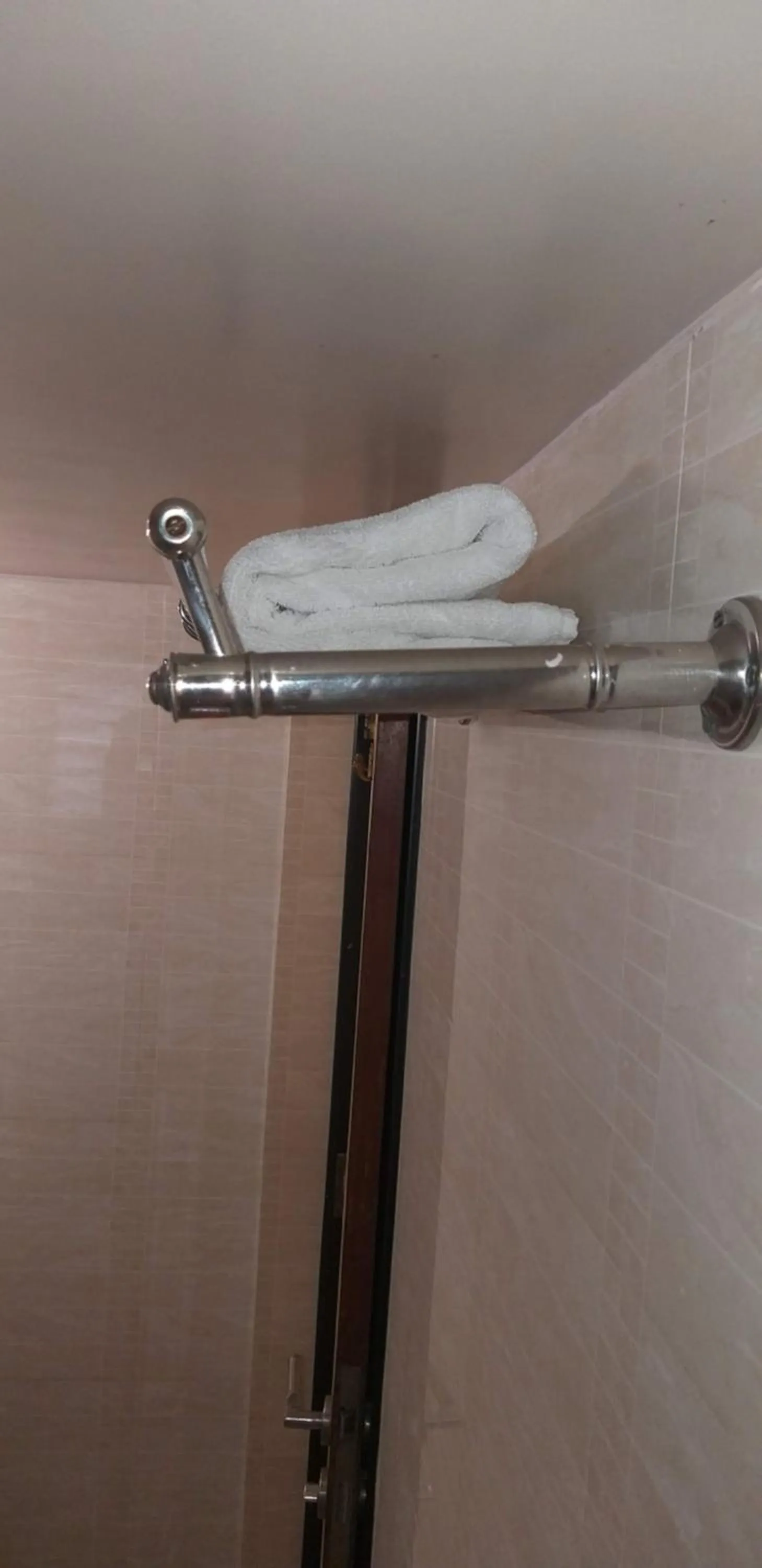 Bathroom in Pals Hotel