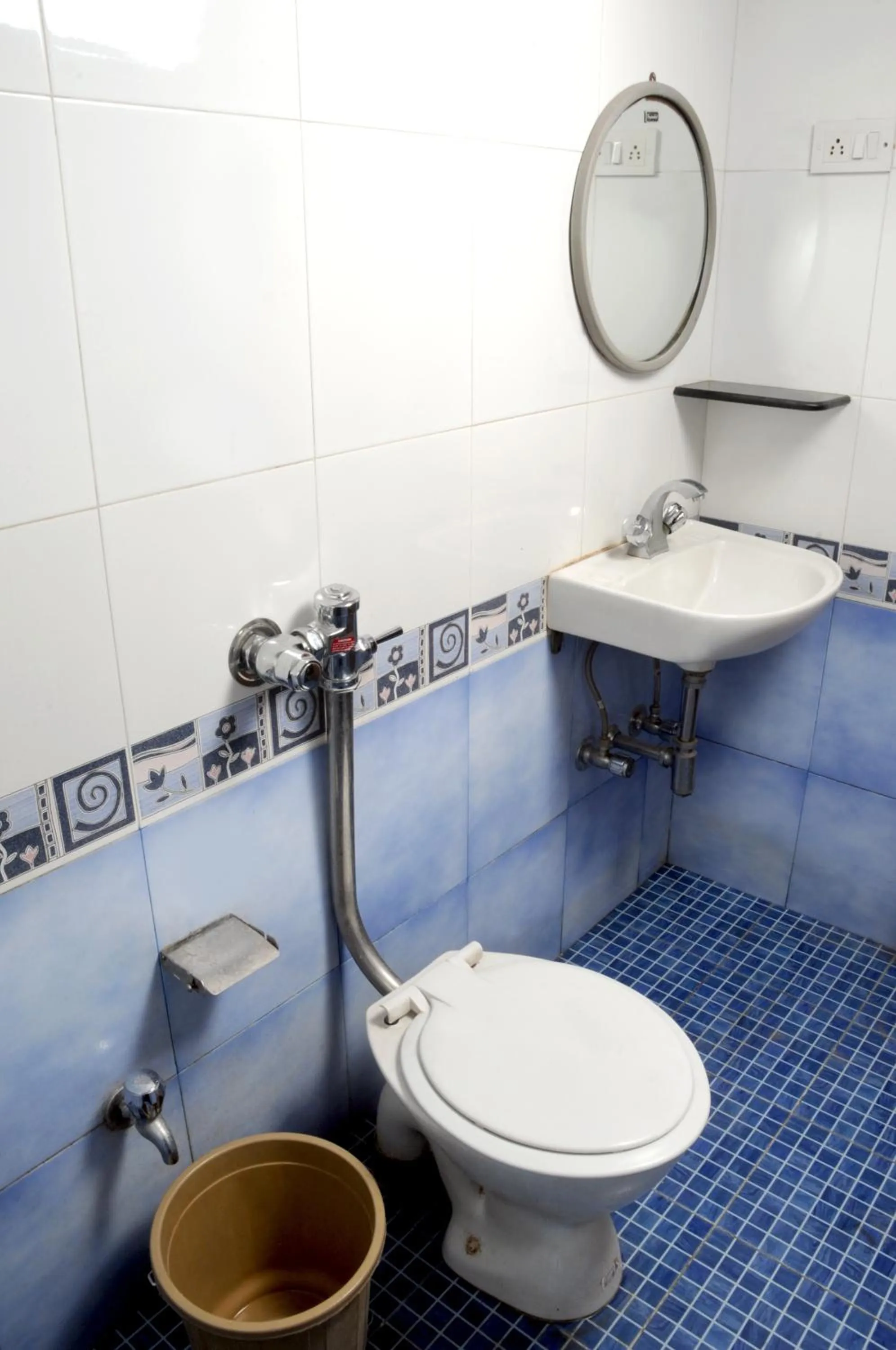 Bathroom in Pals Hotel