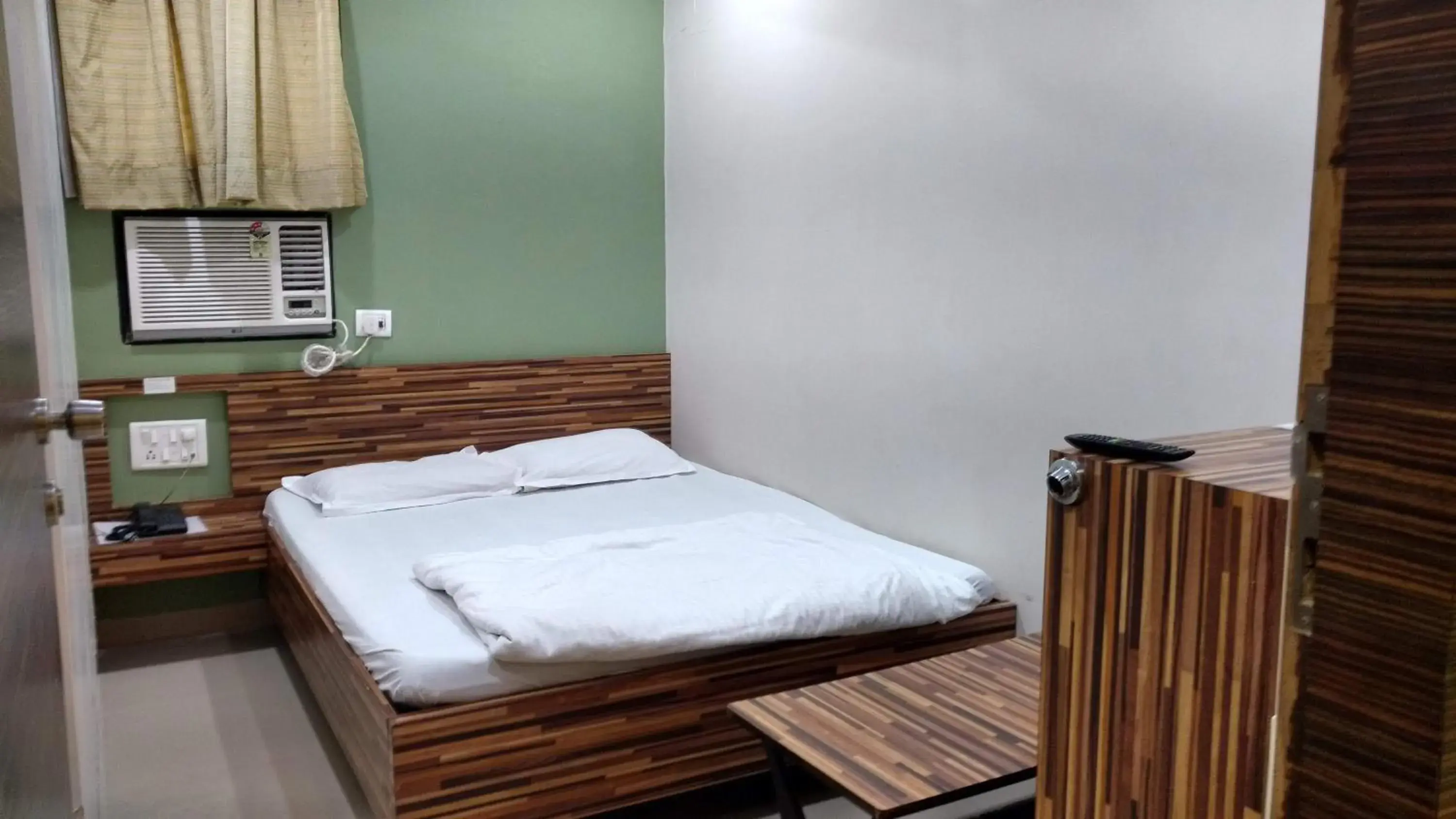 Standard Single Room in Pals Hotel Standard Single Room in Pals Hotel