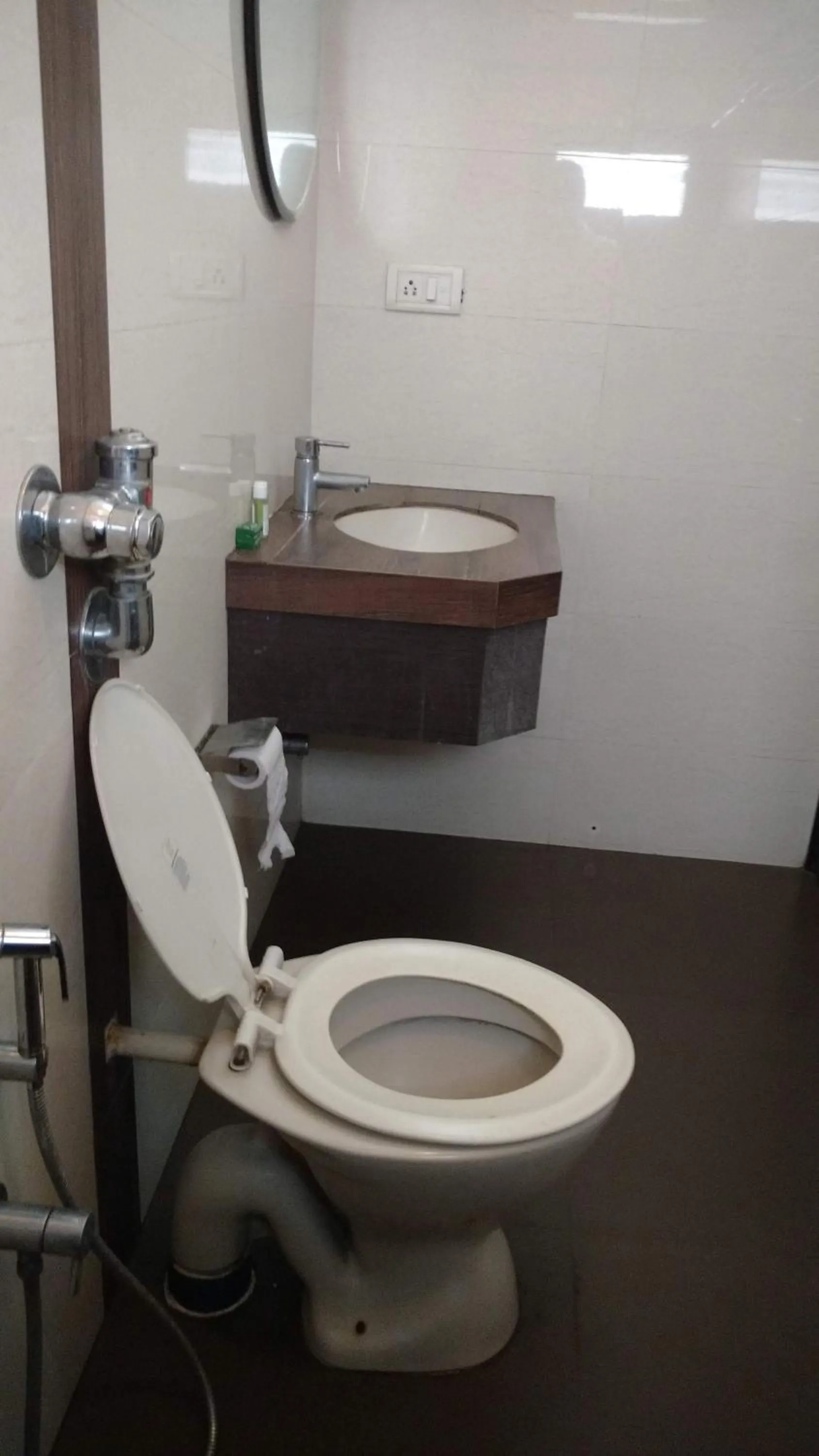 Shower in Pals Hotel