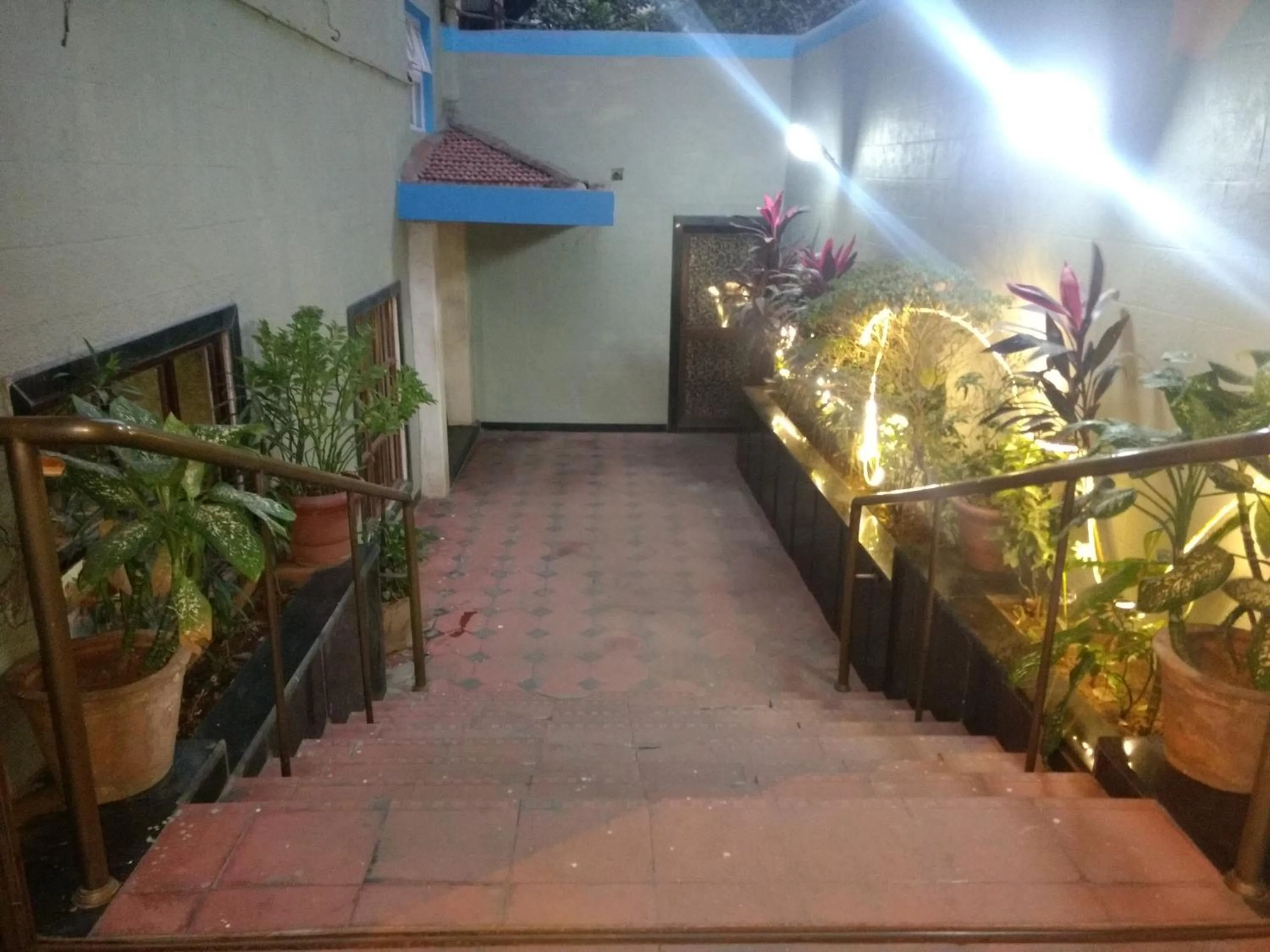 Facade/entrance in Pals Hotel