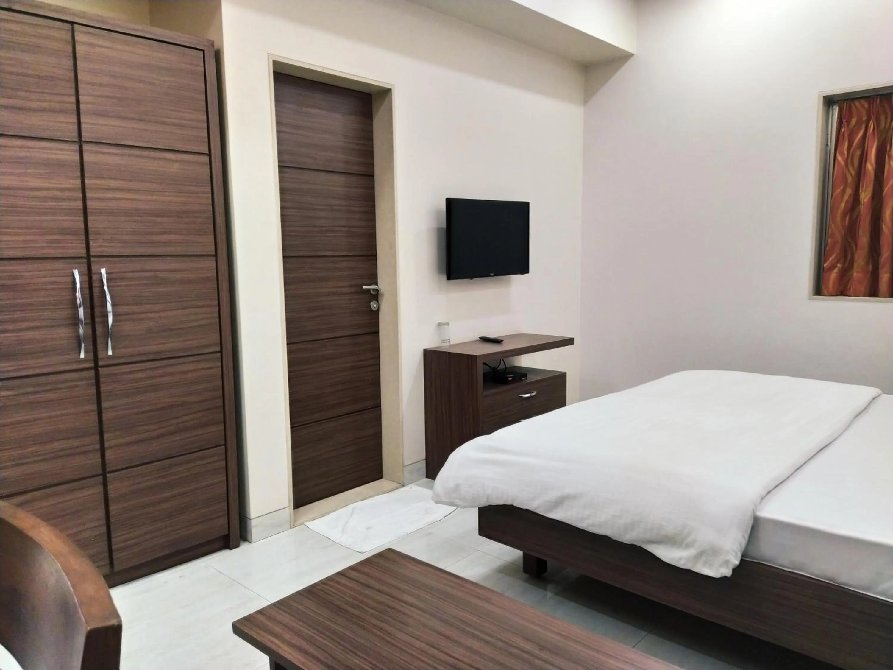 Bedroom, Bed in Pals Hotel