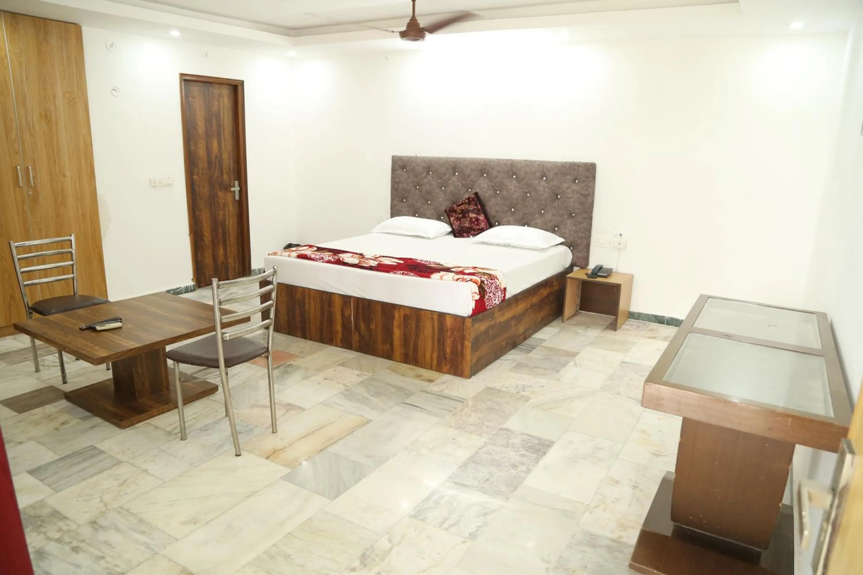 Bed in Shanti Residency