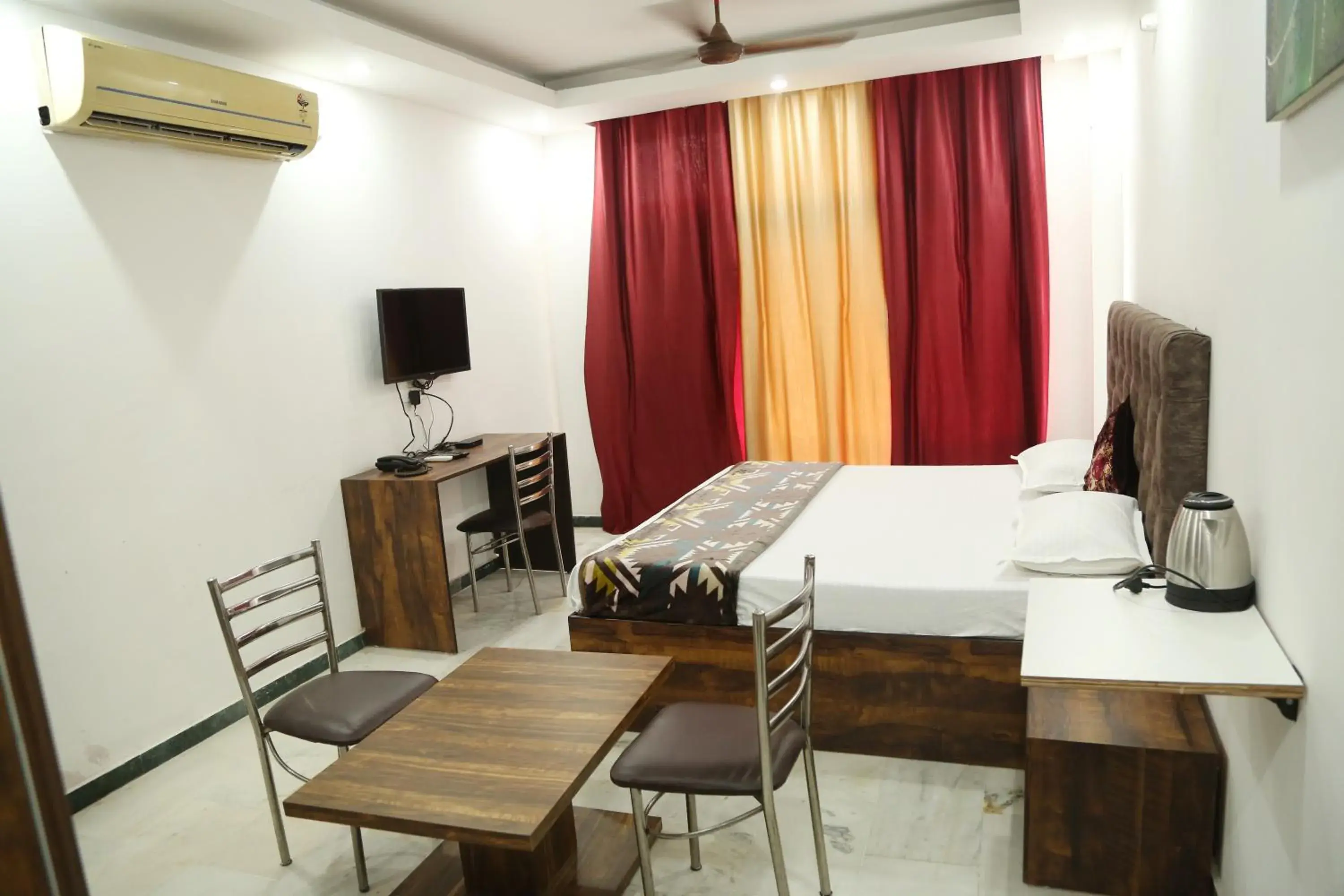 Deluxe Double Room - single occupancy in Shanti Residency Deluxe Double Room - single occupancy in Shanti Residency