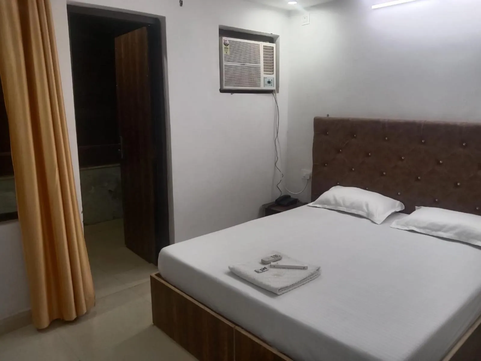 Bed in Shanti Residency