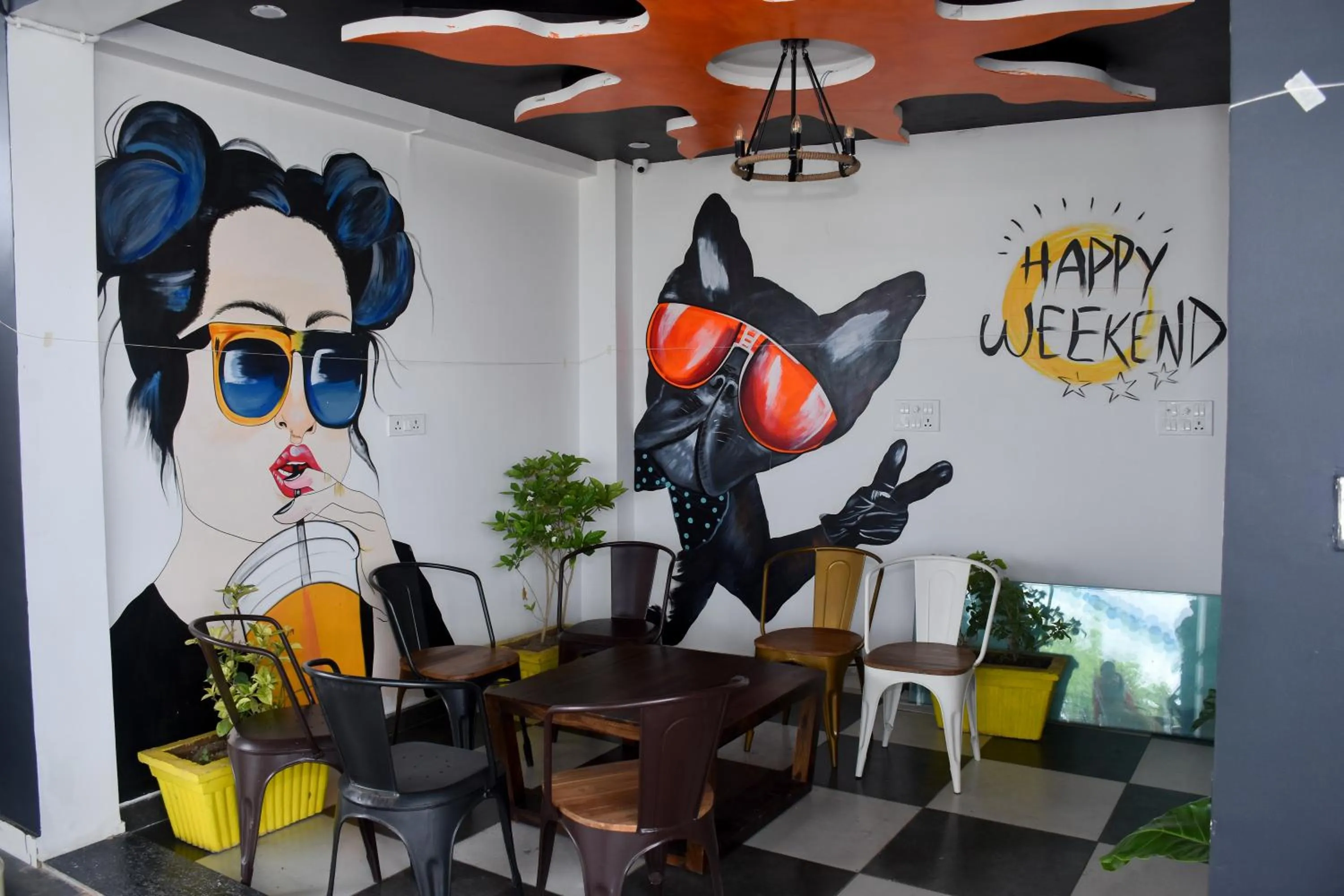 Restaurant/places to eat in Hotel Lake Bridge